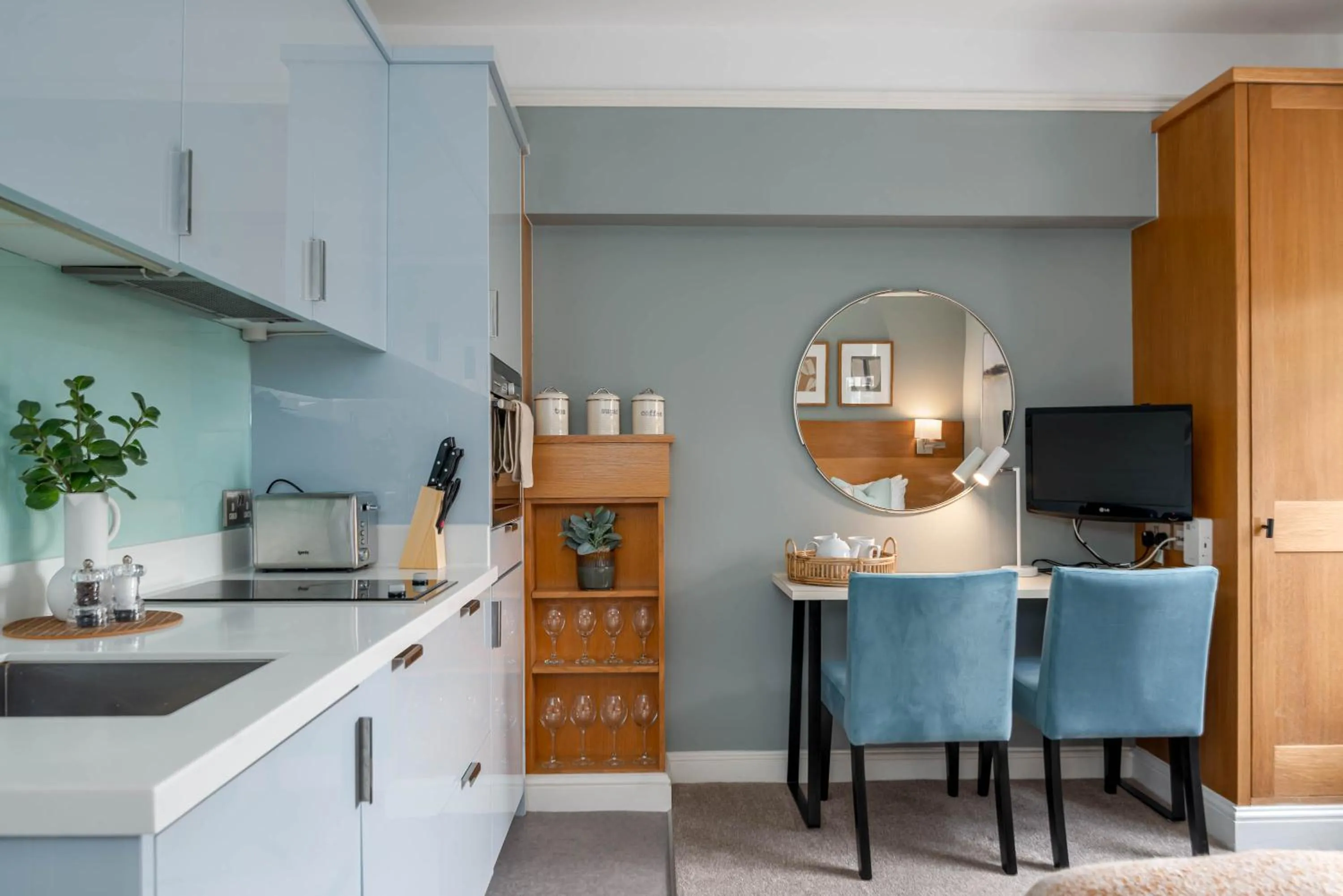 Photo of the whole room in 5 Doughty Street - Urban Apartments