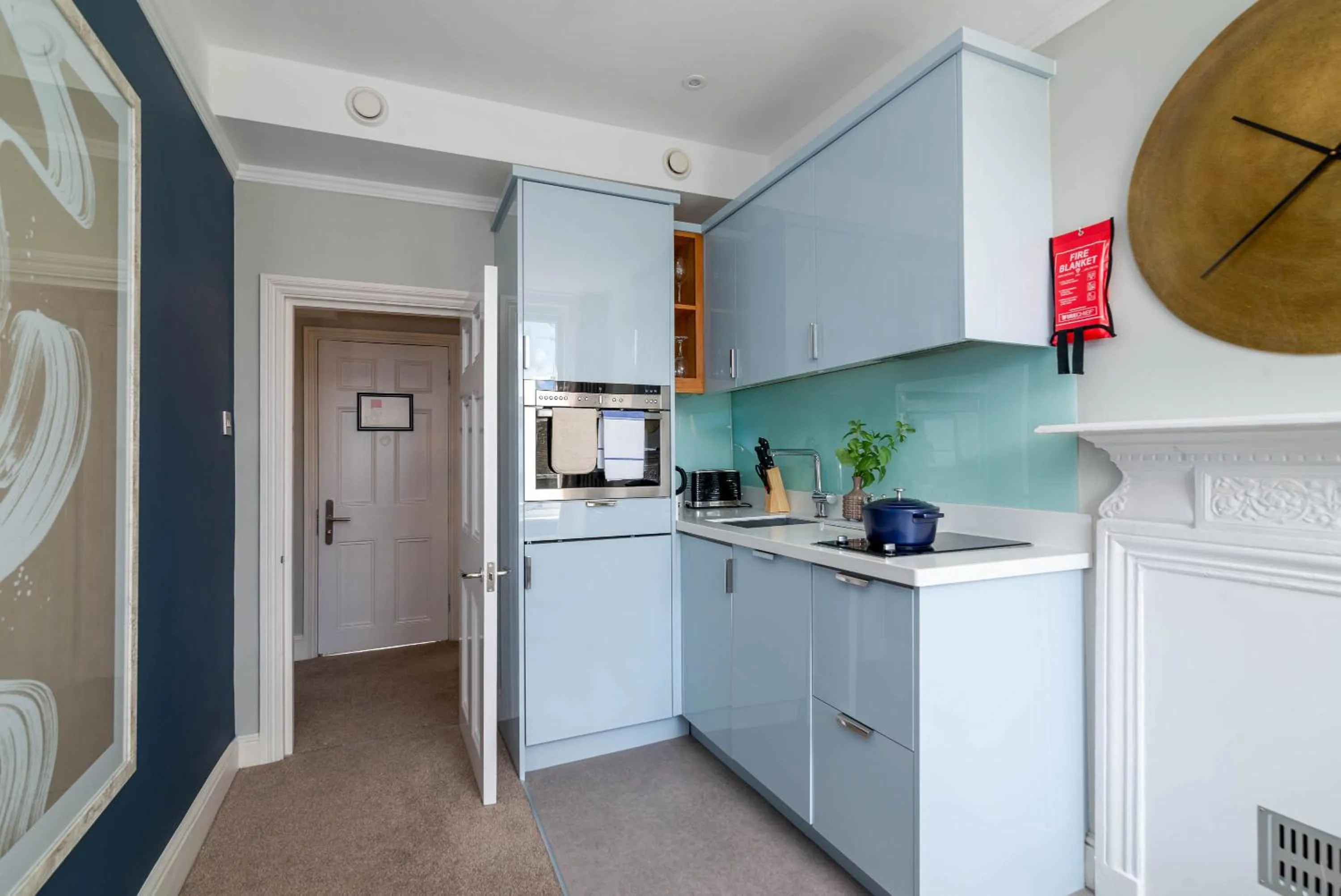 Kitchen or kitchenette in 5 Doughty Street - Urban Apartments