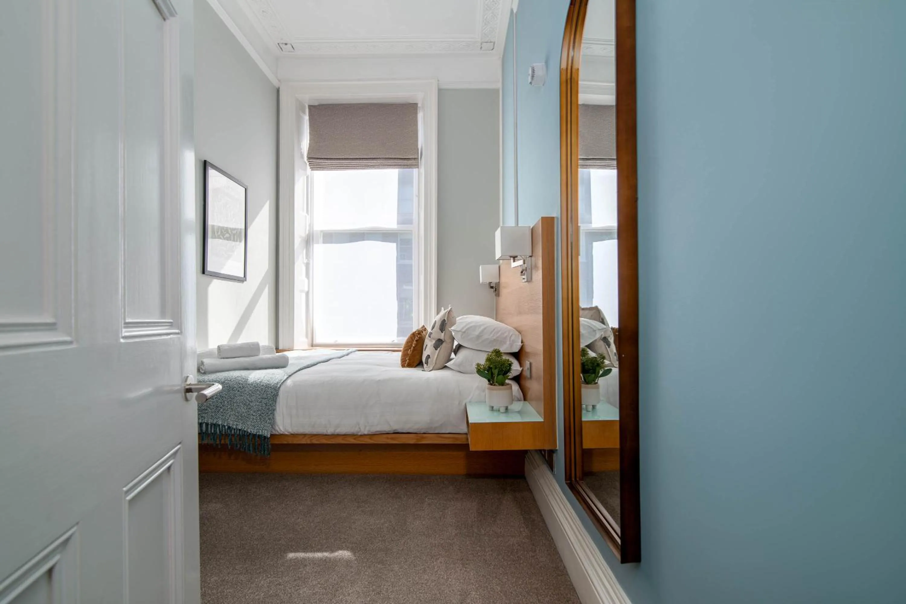 Bedroom, Bed in 5 Doughty Street - Urban Apartments