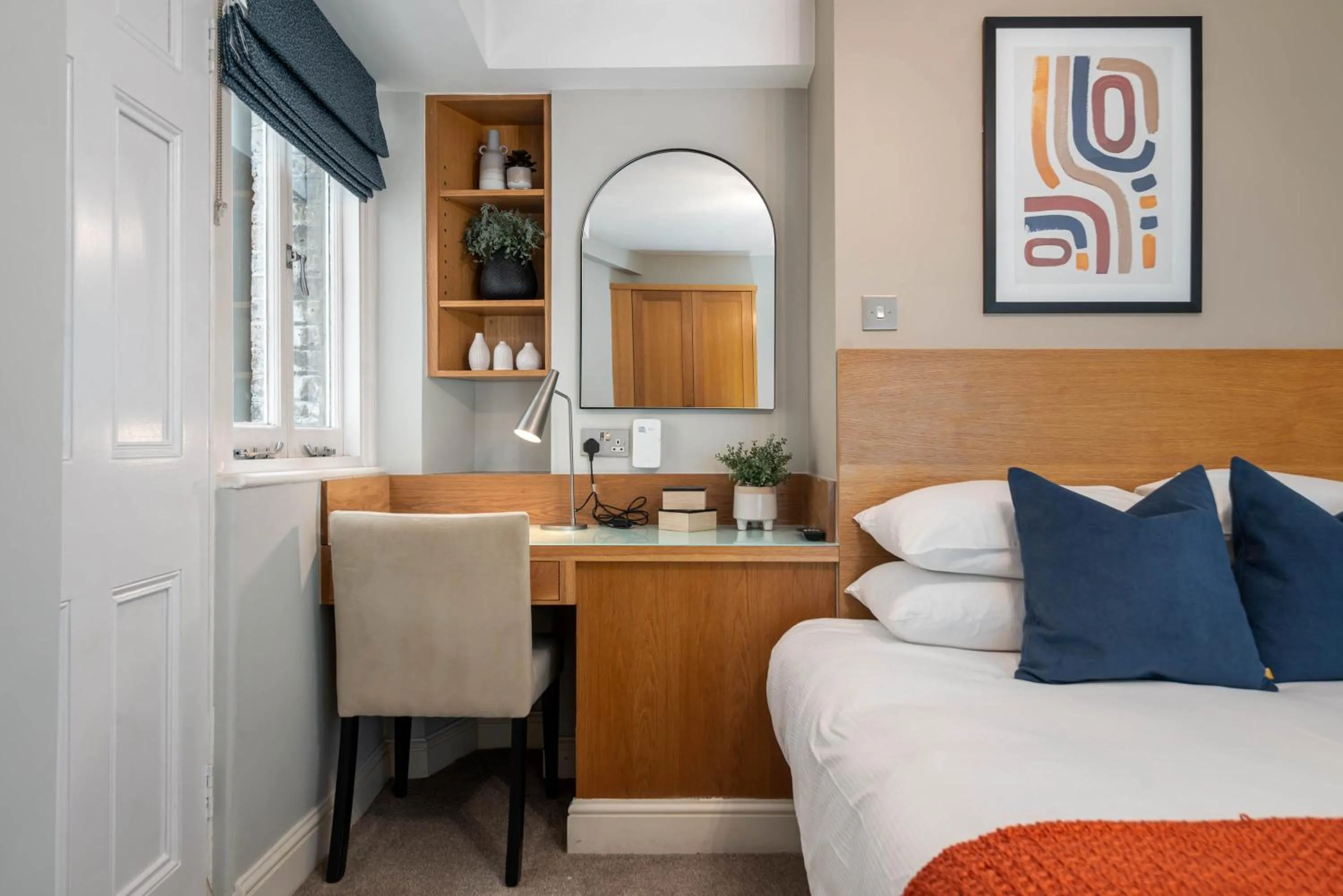 Bedroom, Bed in 5 Doughty Street - Urban Apartments