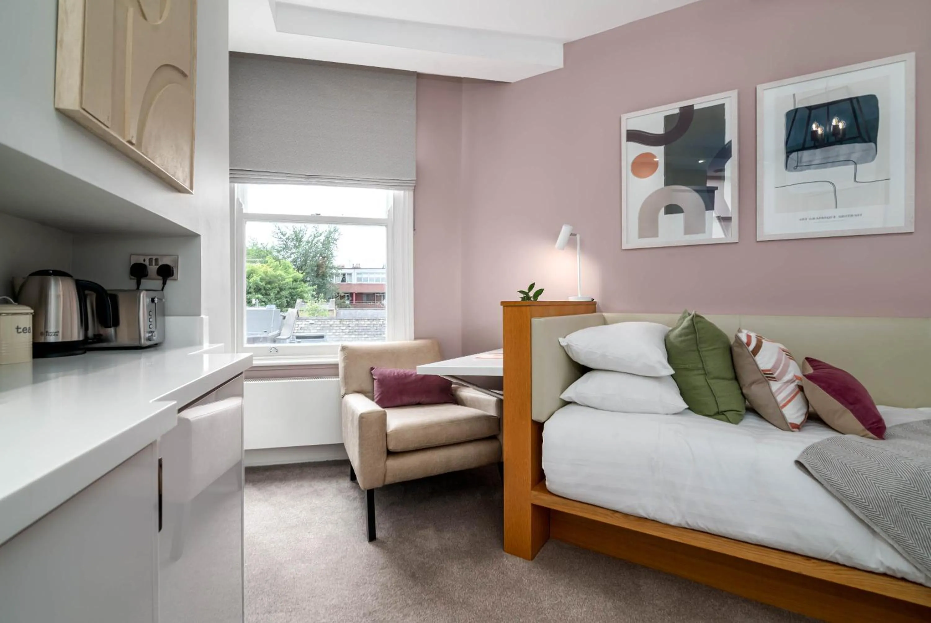 Kitchen or kitchenette, Bed in 5 Doughty Street - Urban Apartments