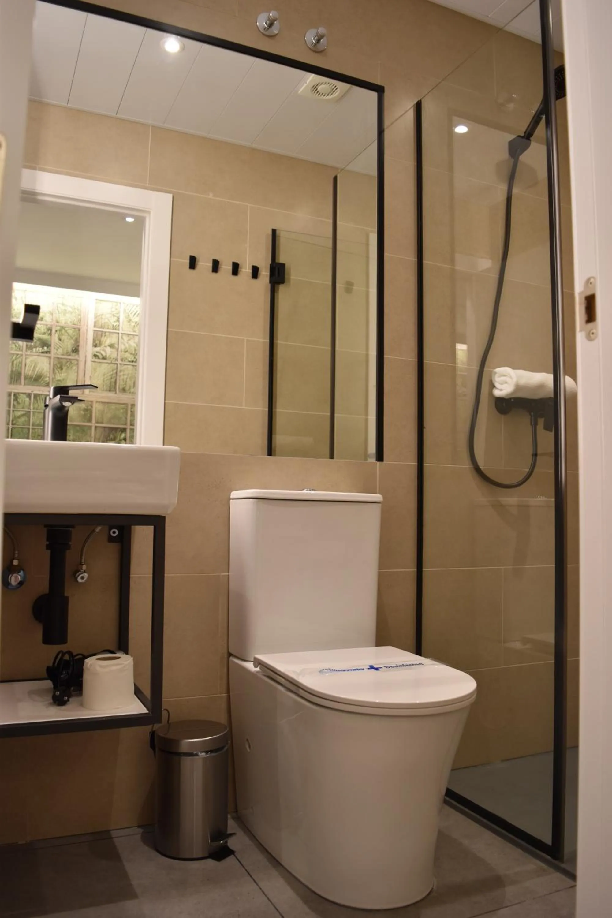 Shower in Casp Green House