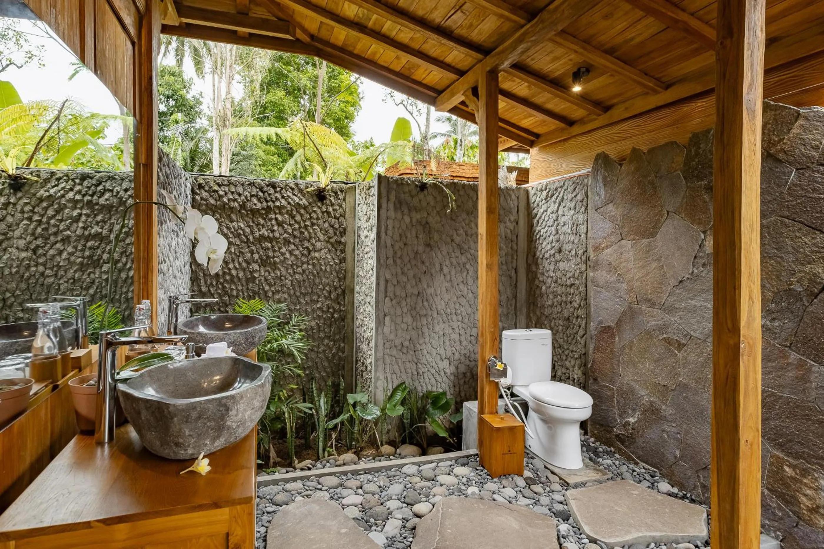 Toilet in Anandari Ubud Villa
