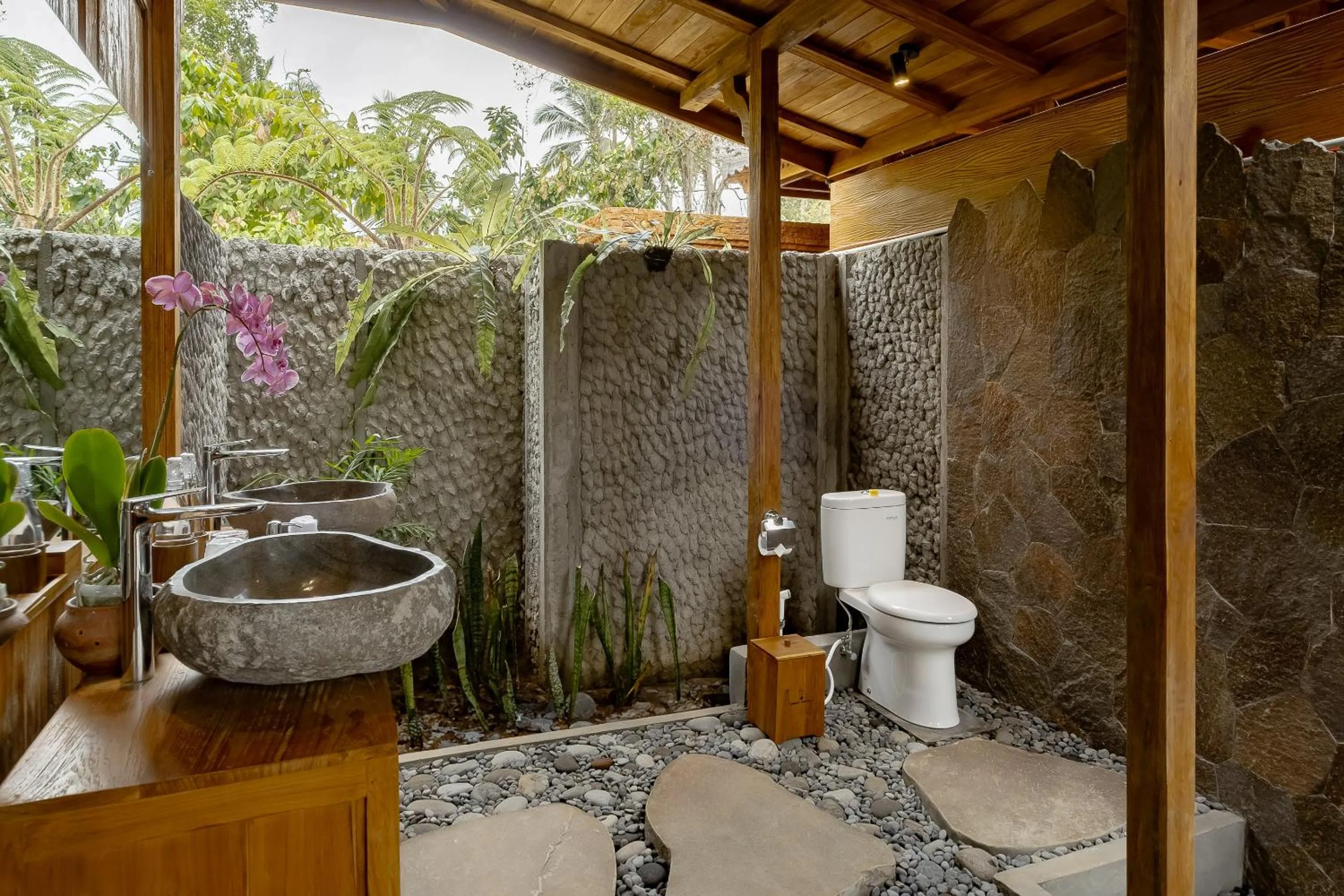 Toilet in Anandari Ubud Villa