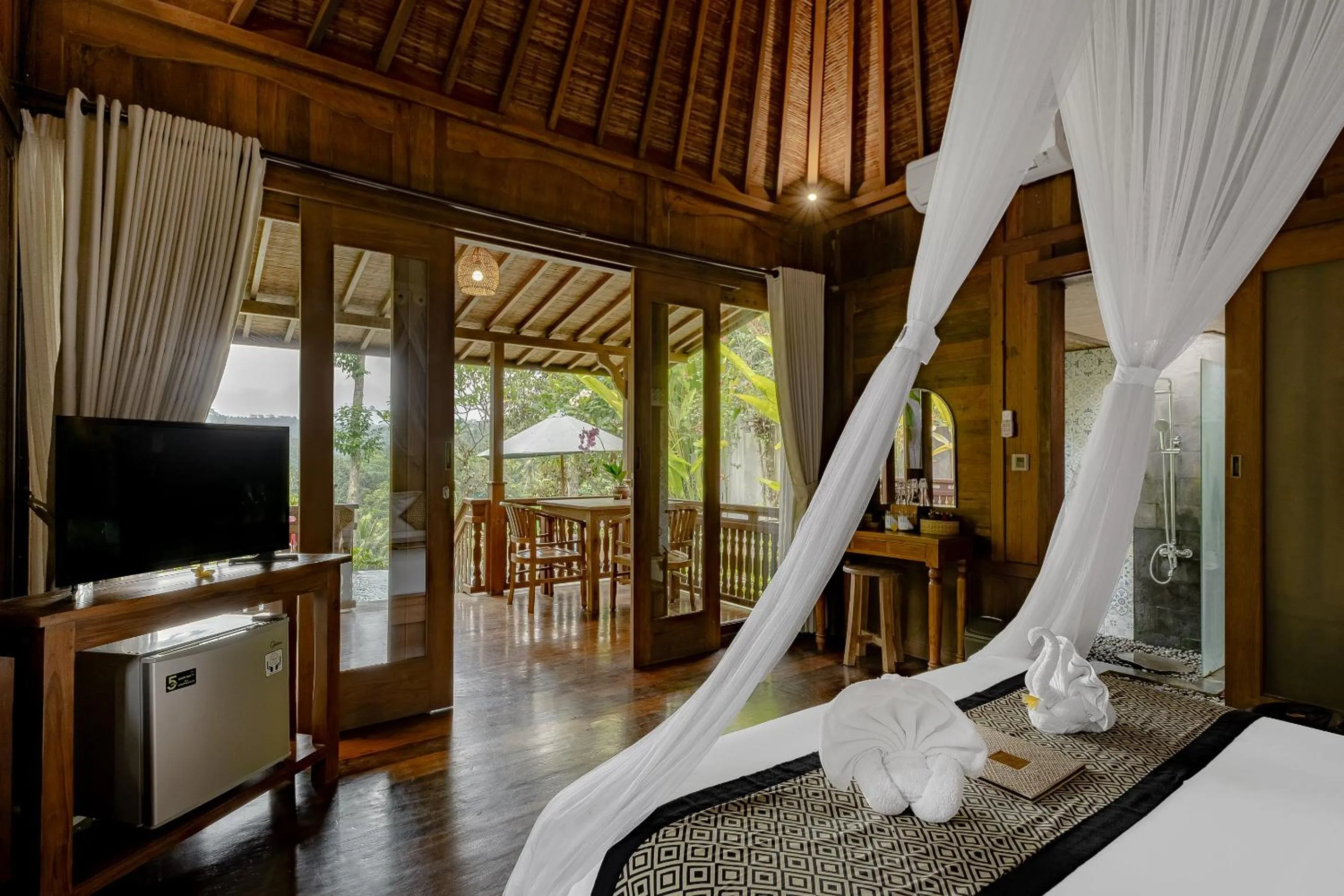 TV and multimedia, Bed in Anandari Ubud Villa