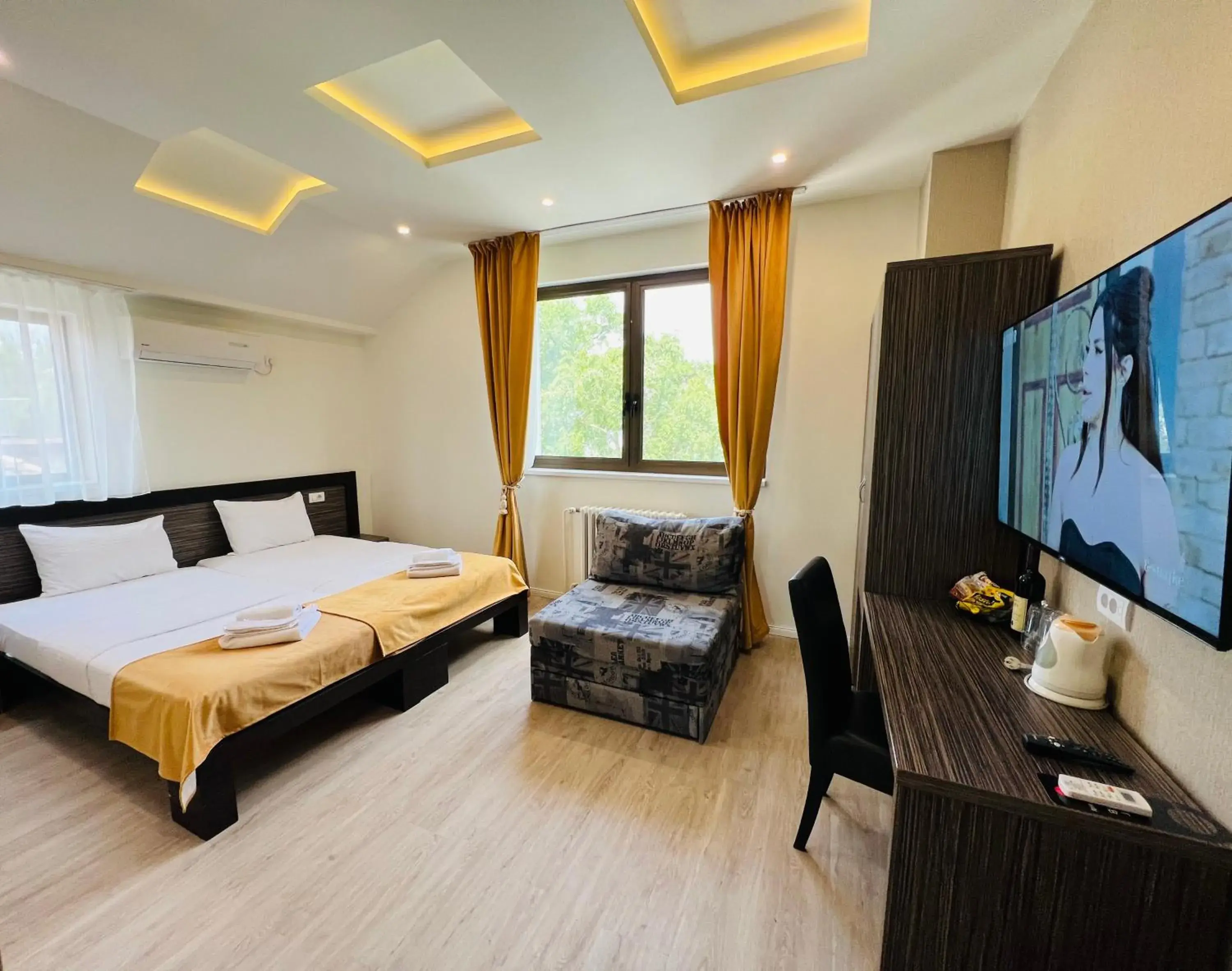 Comfort Double or Twin Room with River View in Side One Design Hotel Garni Comfort Double or Twin Room with River View in Side One Design Hotel Garni