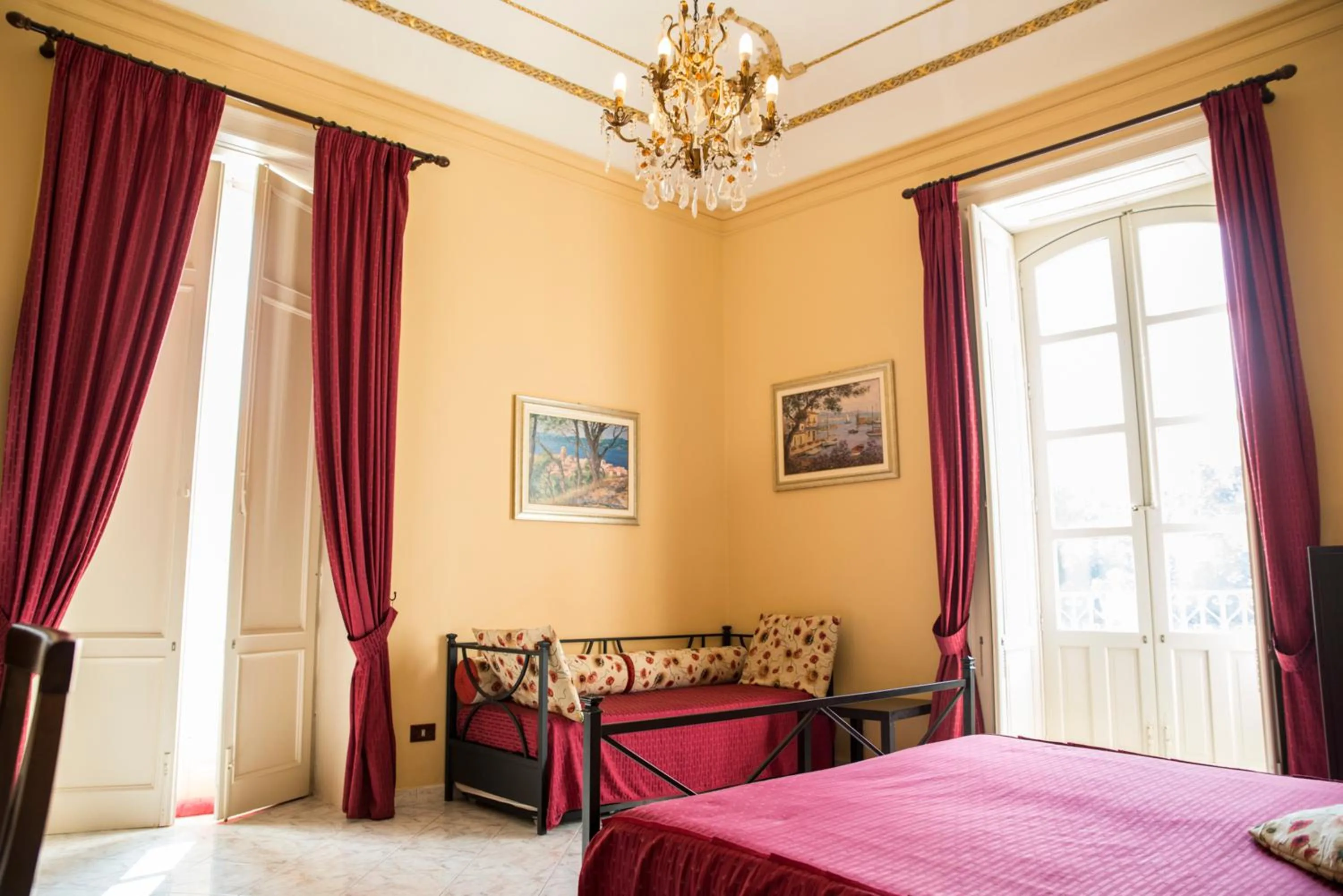 Photo of the whole room, Bed in Sognando Ortigia