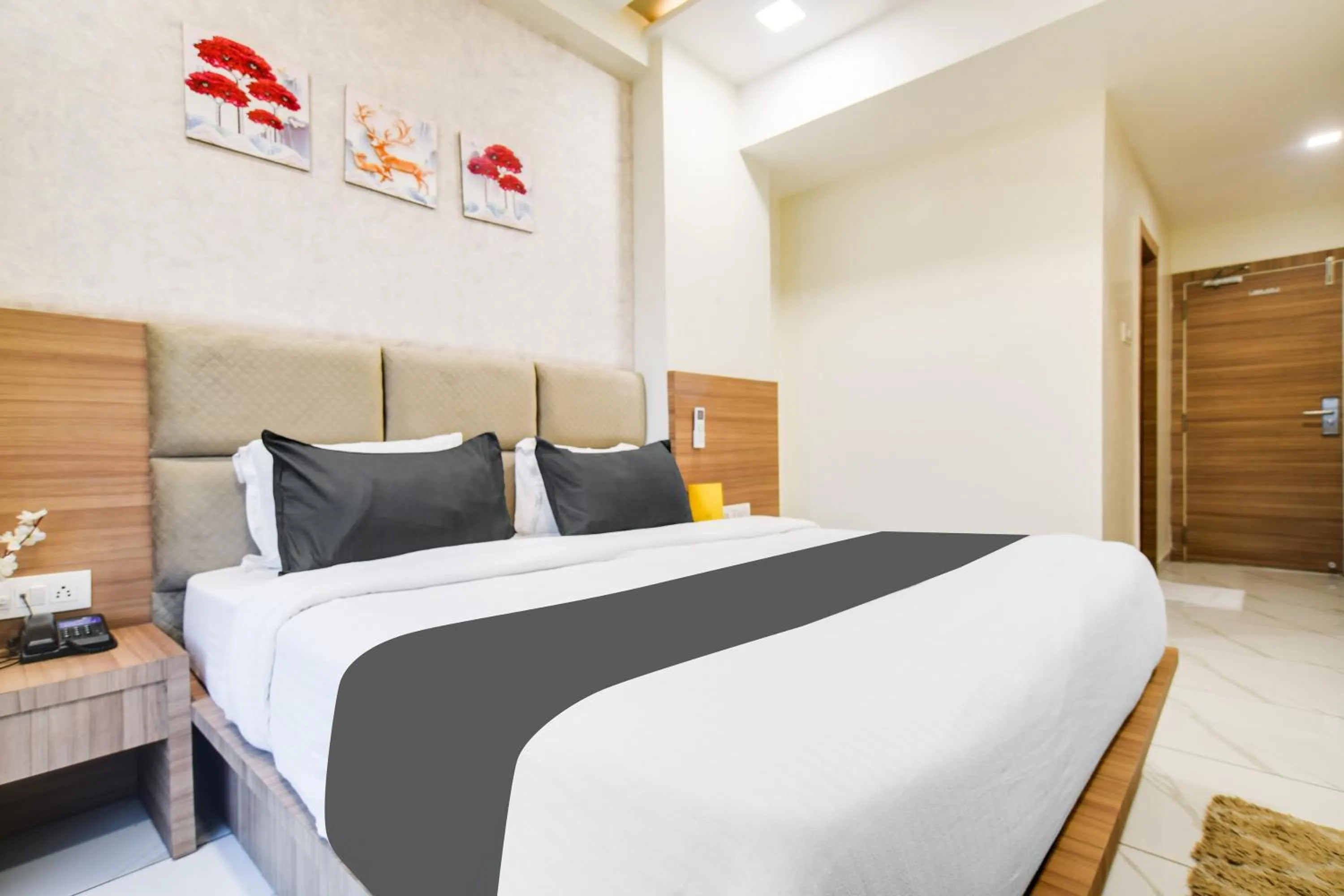 Bedroom, Bed in Townhouse Oak PTC Indore Junction