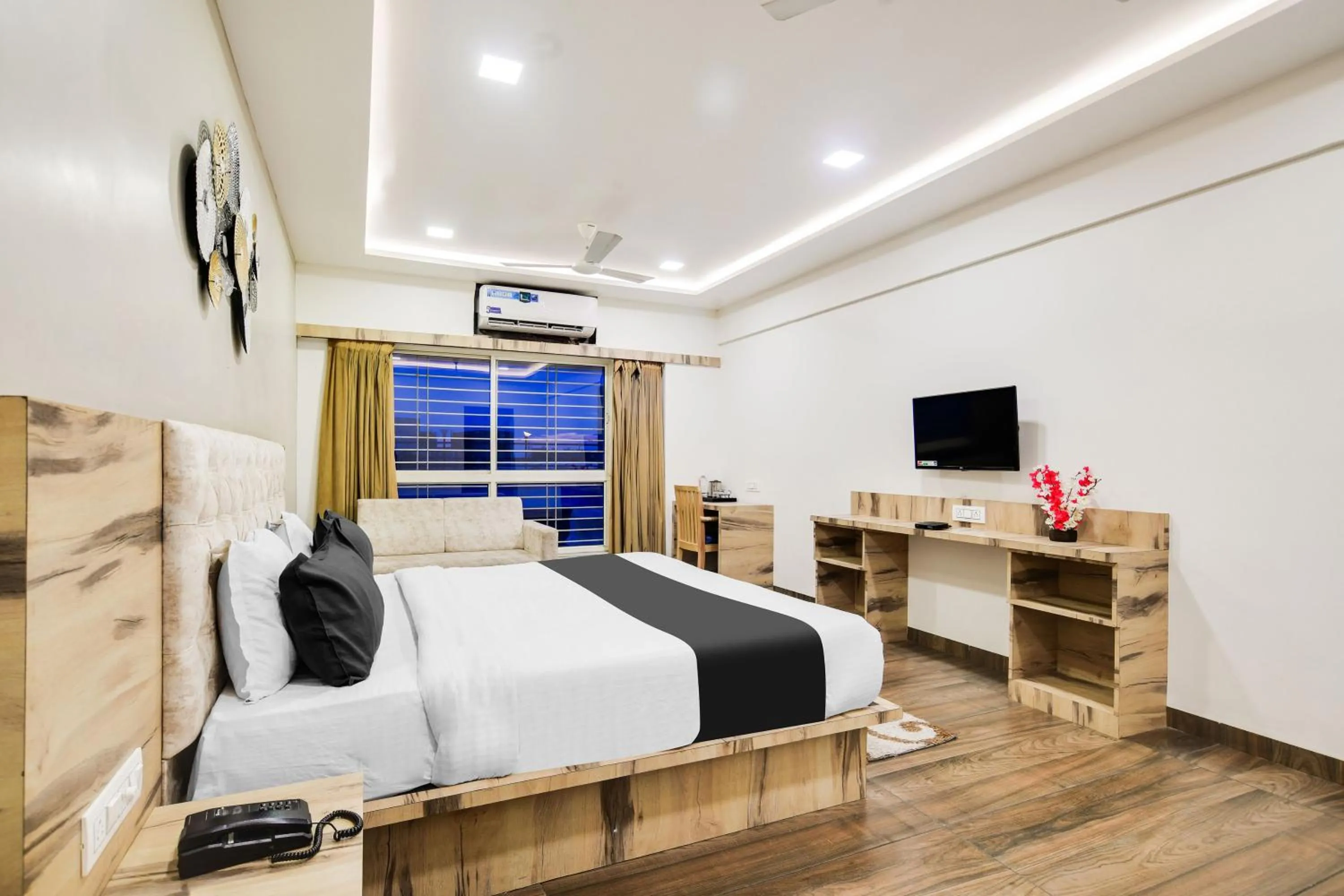 Bedroom, Bed in Townhouse Oak PTC Indore Junction