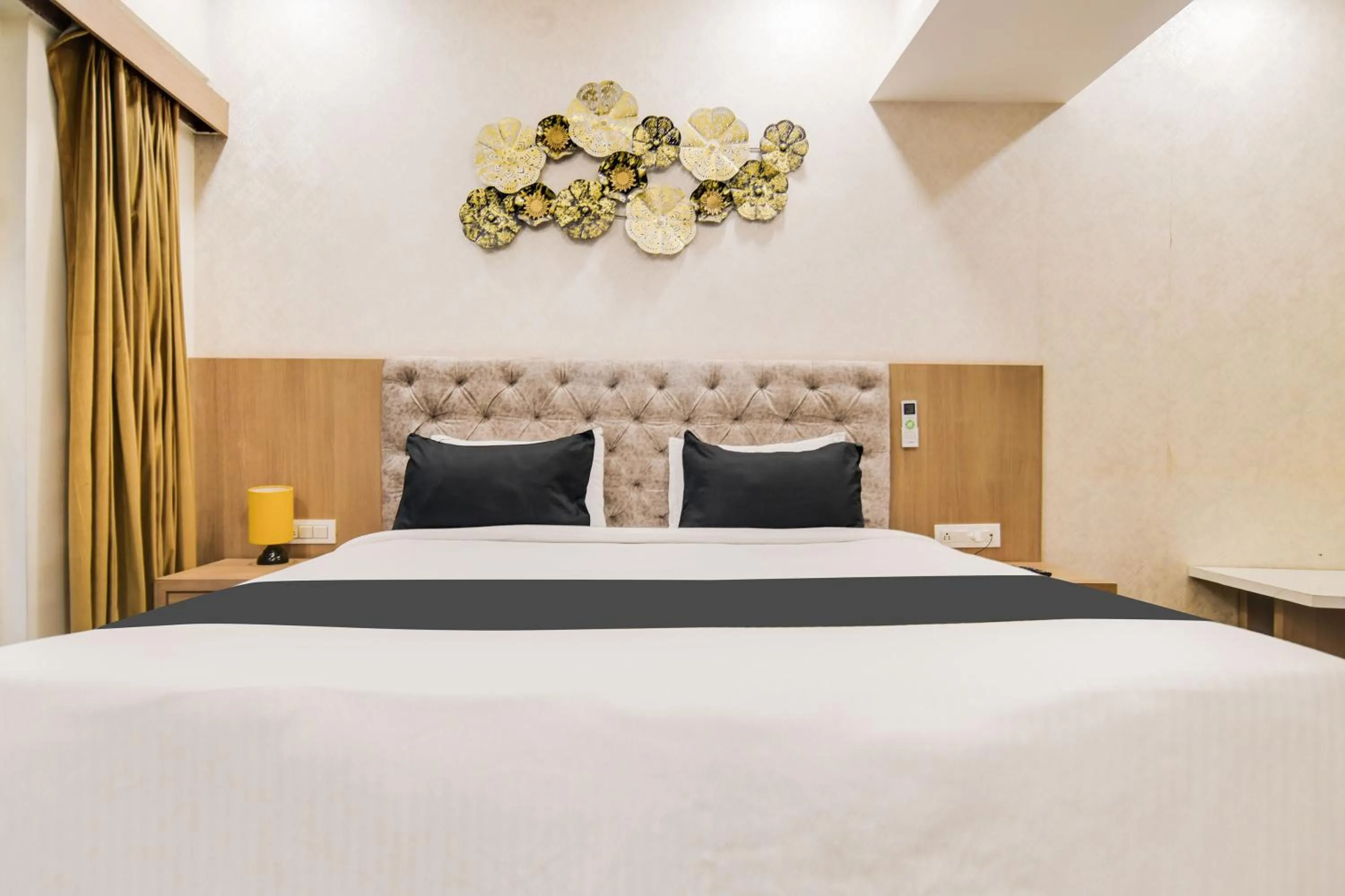 Bedroom, Bed in Townhouse Oak PTC Indore Junction