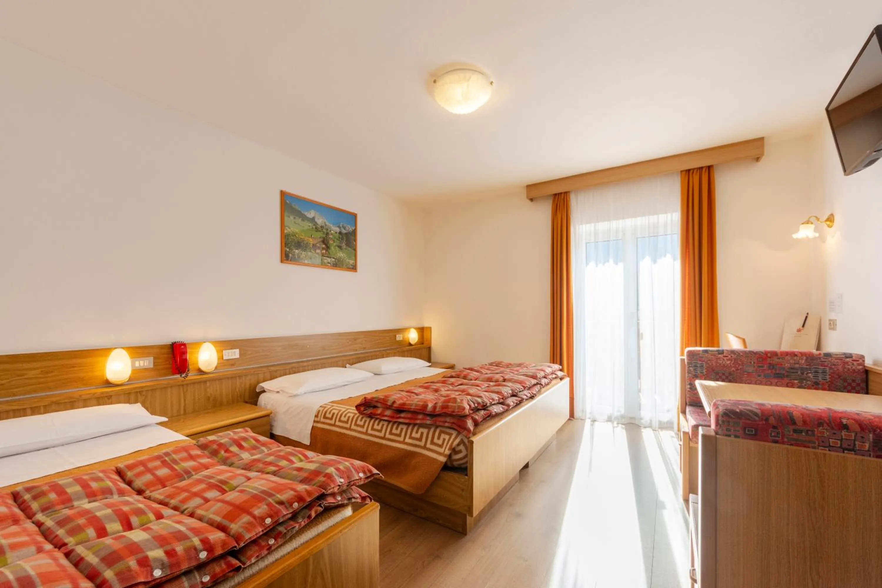 Bedroom, Bed in Hotel Cristallo