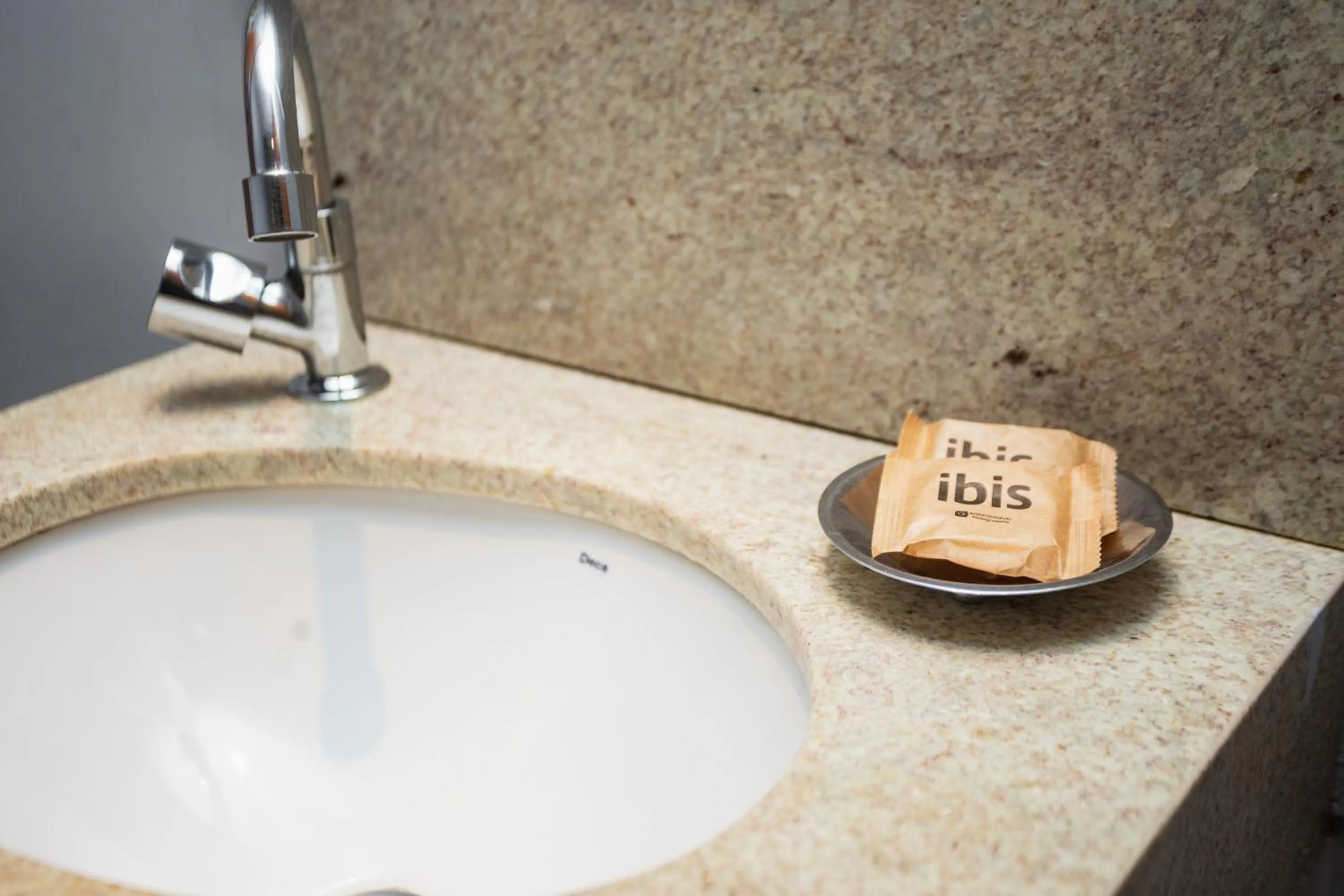 Bathroom in ibis Styles Belém do Pará