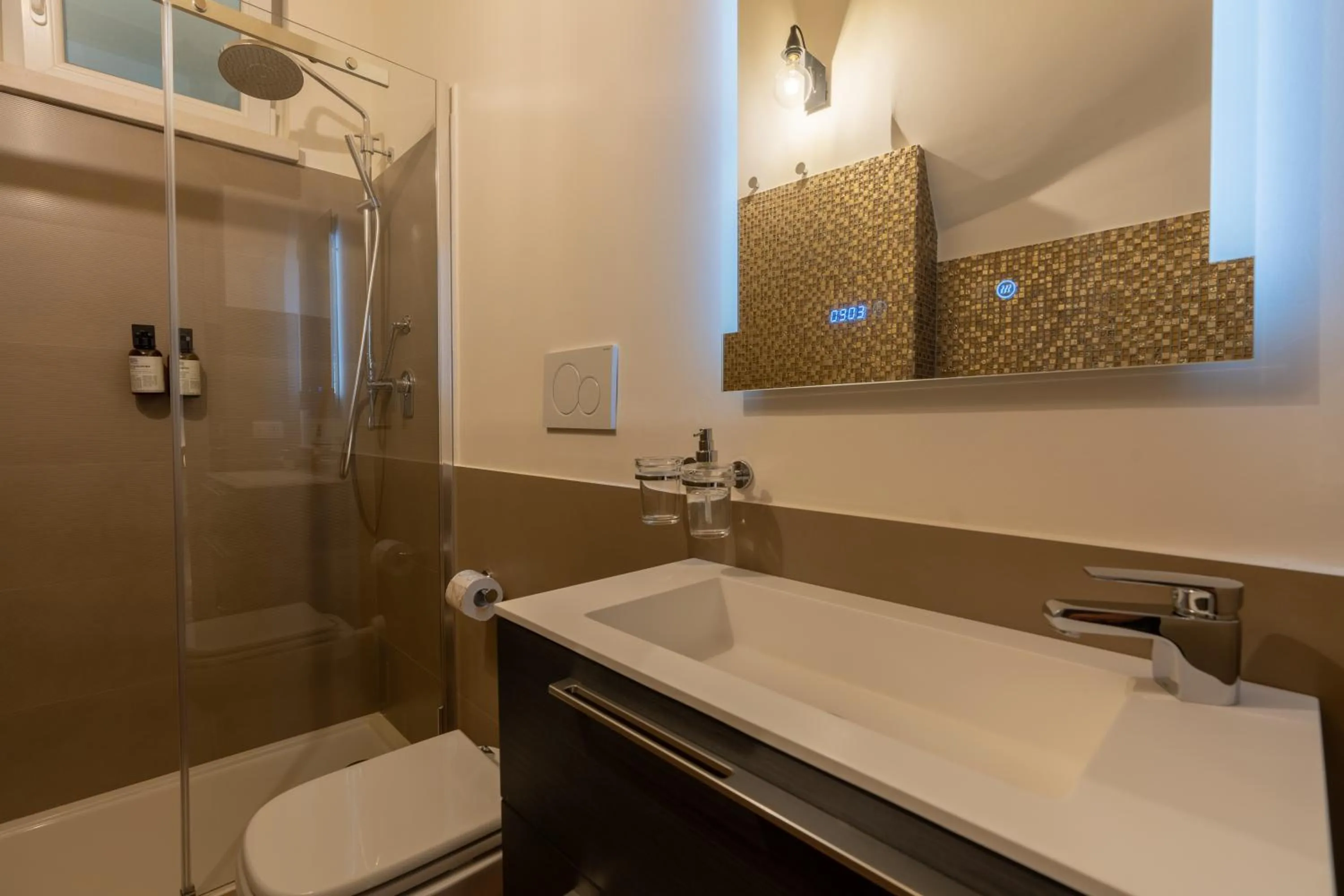 Shower in B&B Palazzo Vittoria