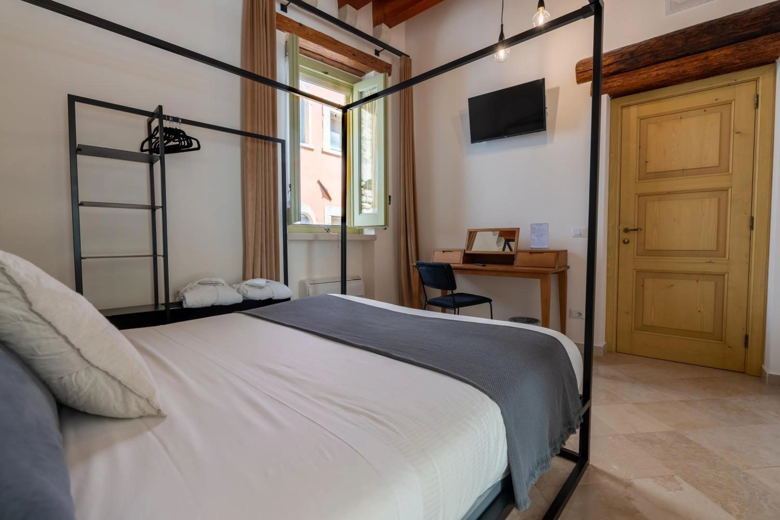 Photo of the whole room, Bed in B&B Palazzo Vittoria