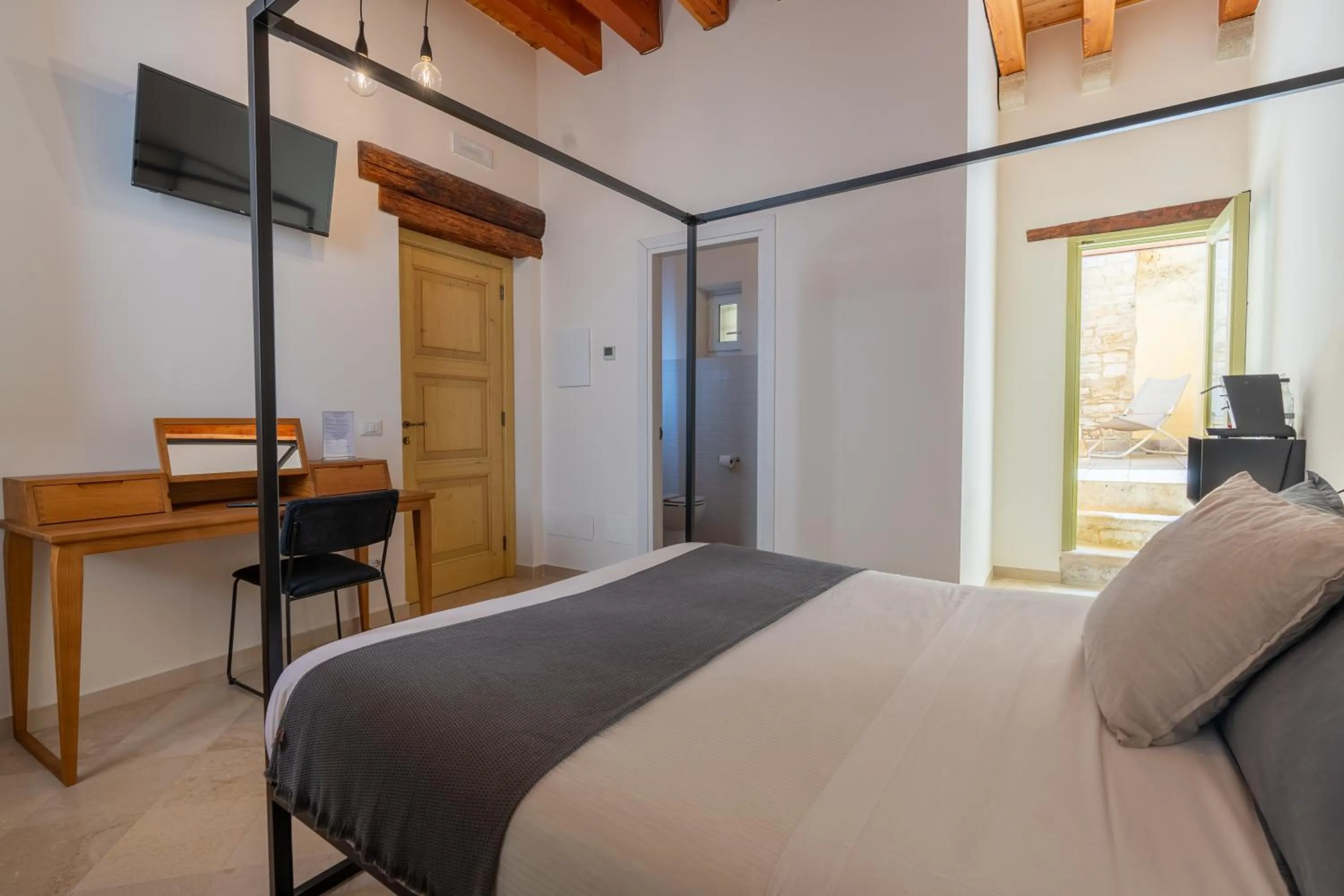 Balcony/Terrace, Bed in B&B Palazzo Vittoria