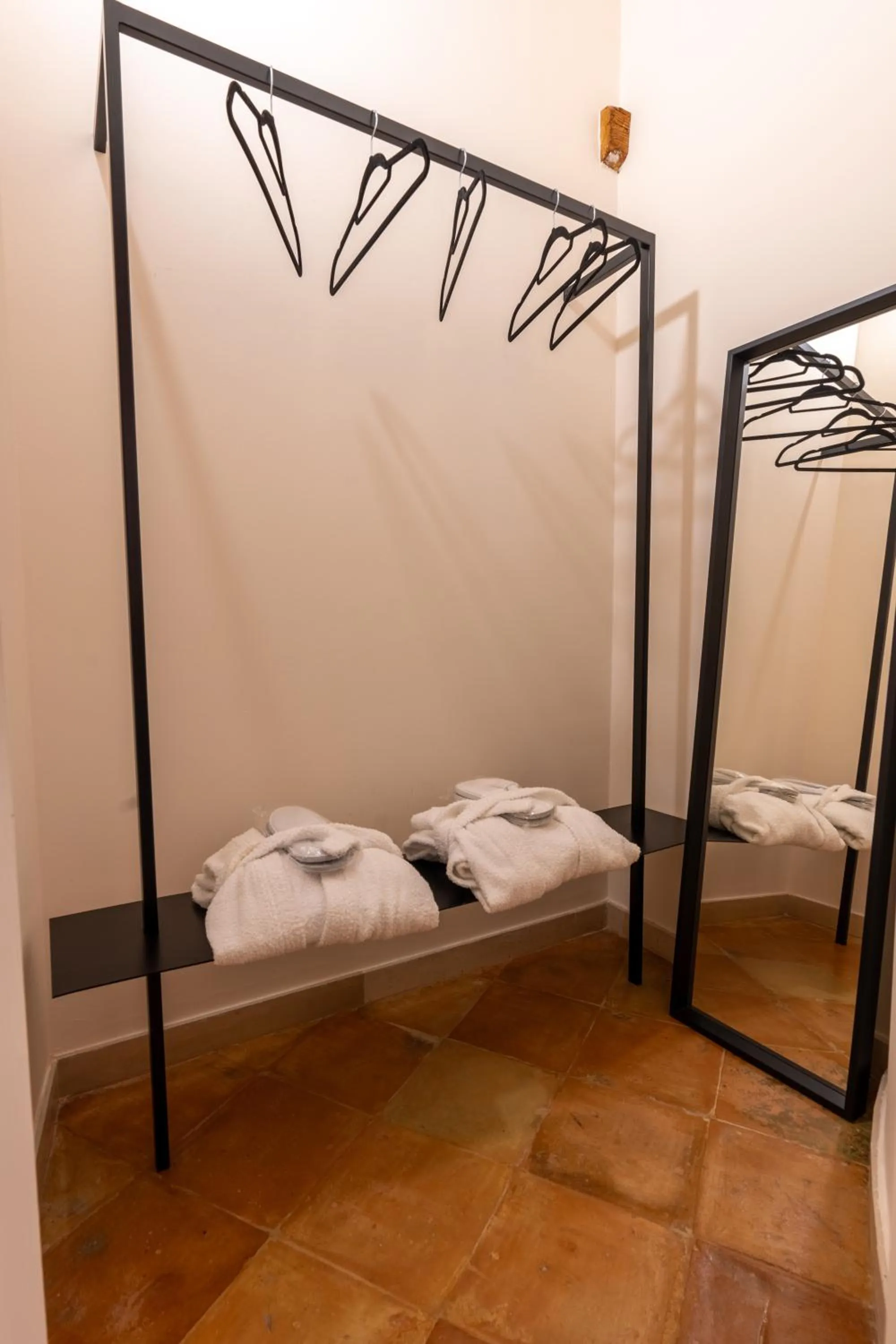 wardrobe, Bed in B&B Palazzo Vittoria