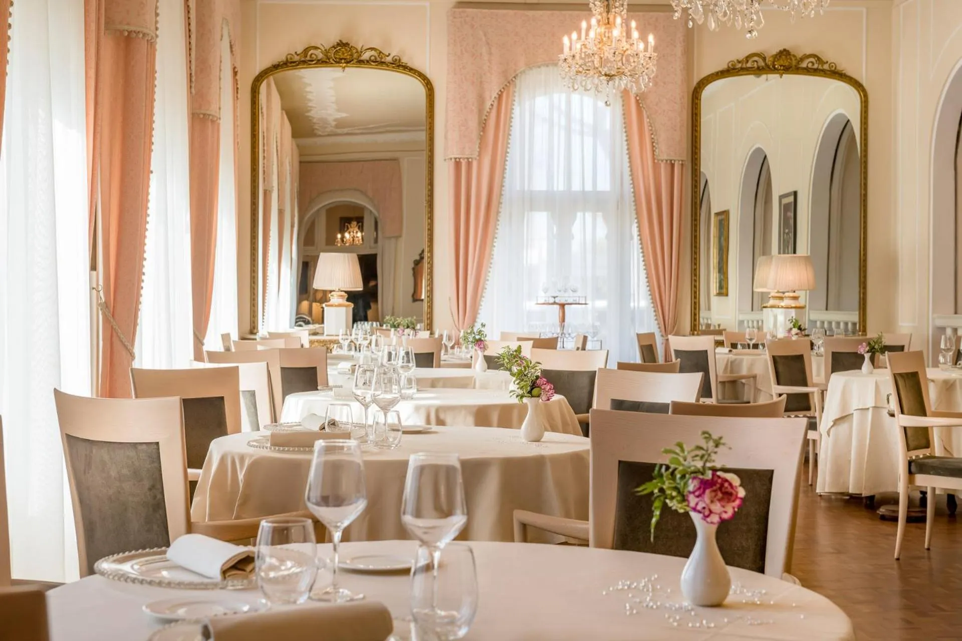 Restaurant/places to eat in Grand Hotel Rimini