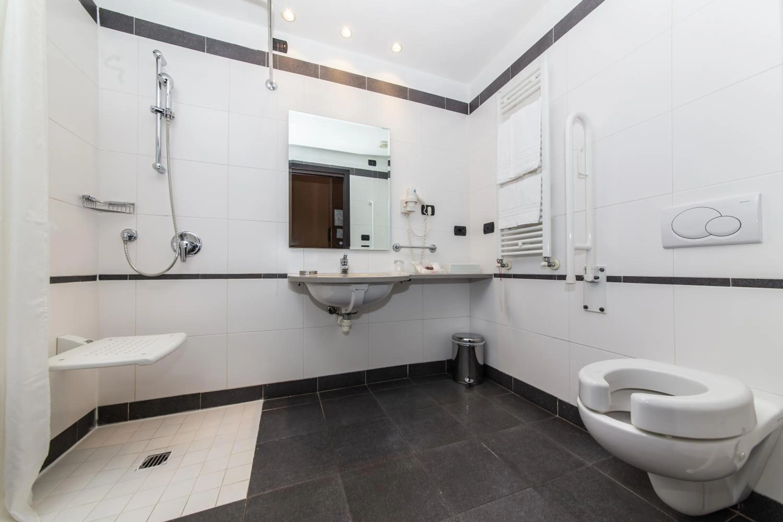 Toilet in Art Hotel Olympic