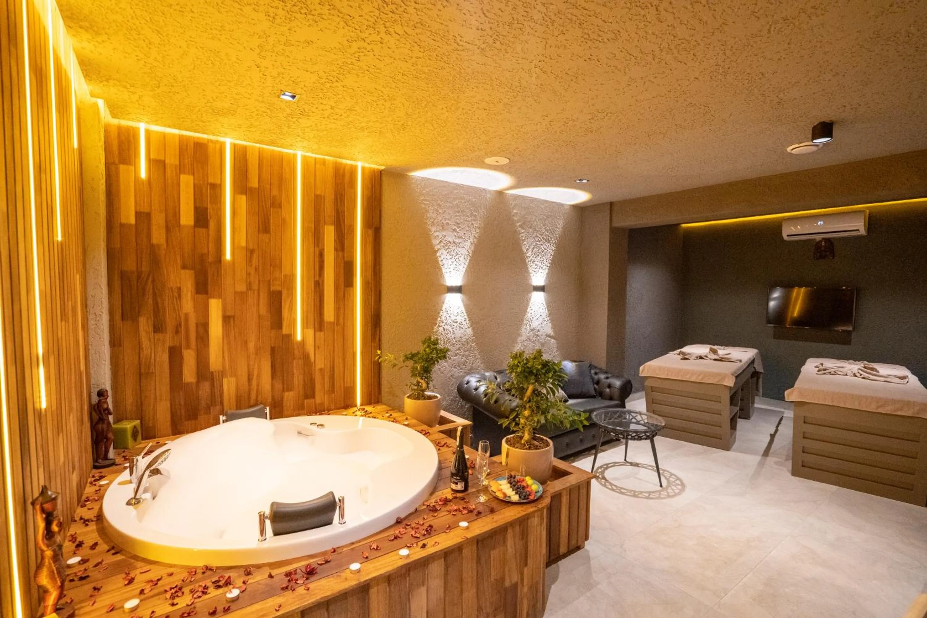 Hot Tub, Bed in Antalya City Hotel & Spa