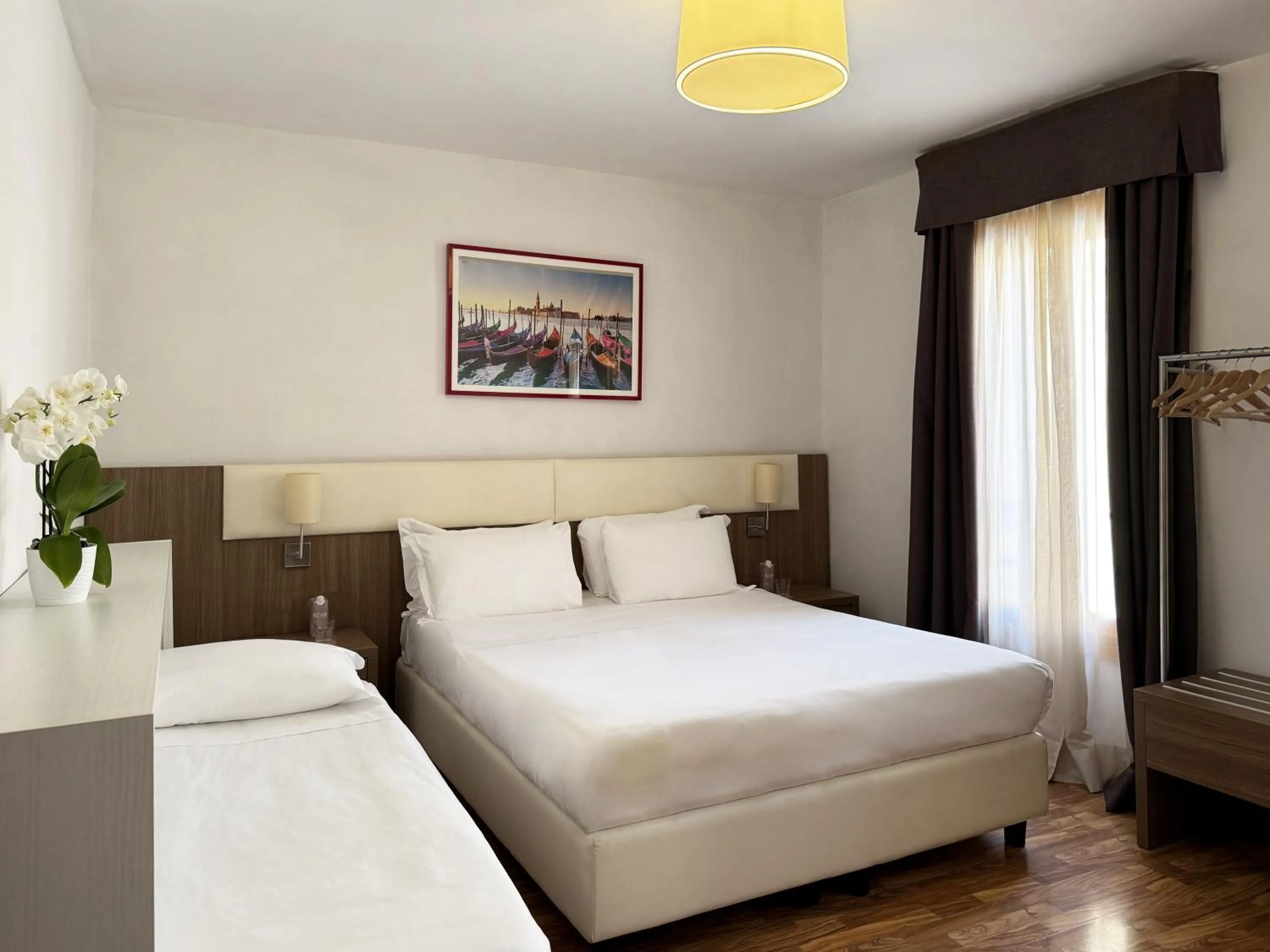 Bed in Hotel Il Moro di Venezia