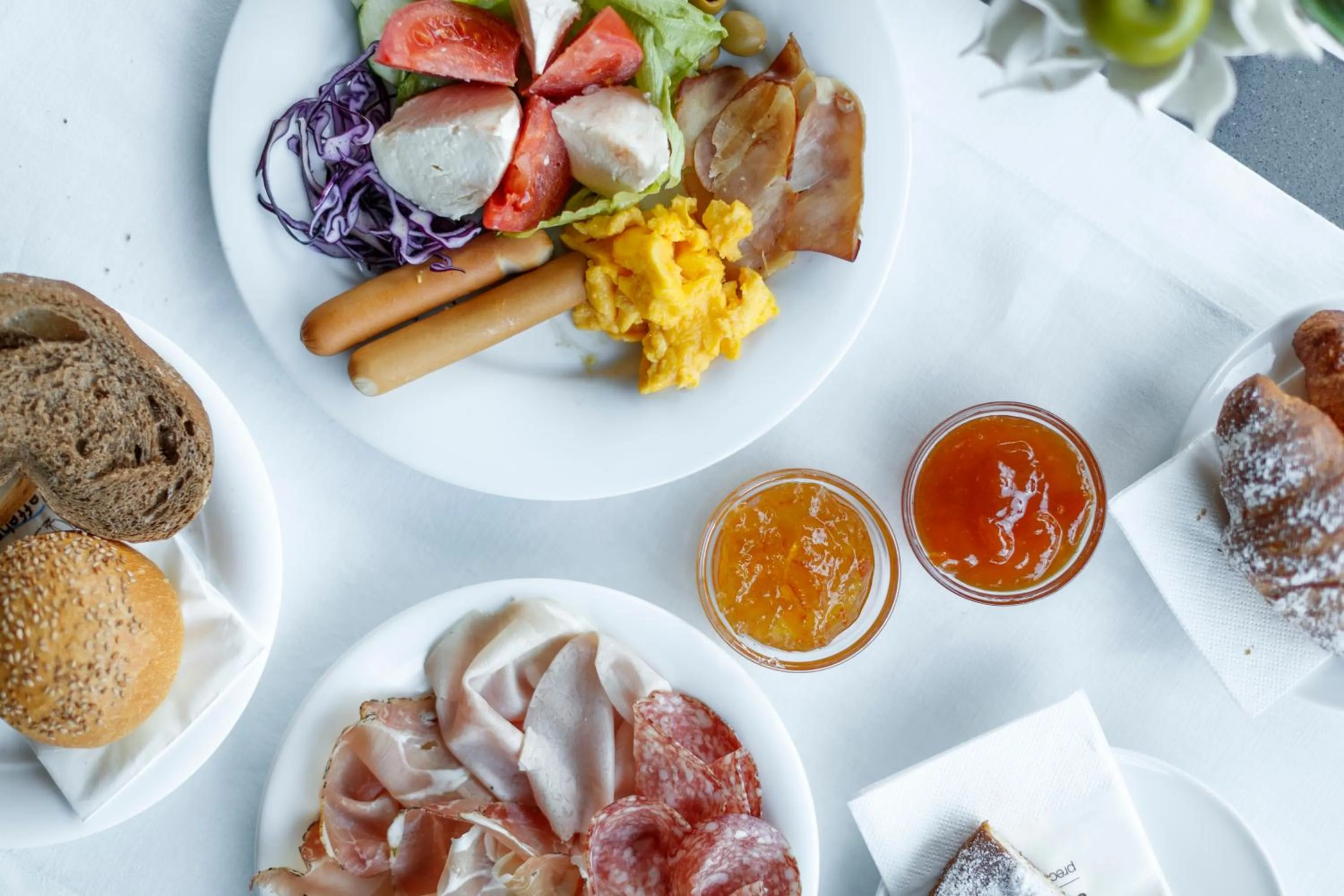 Food and drinks in Caravel Bike Hotel