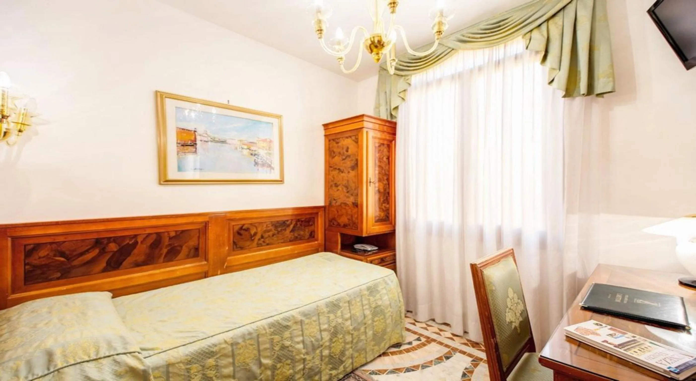 Photo of the whole room, Bed in Antica Casa Carettoni