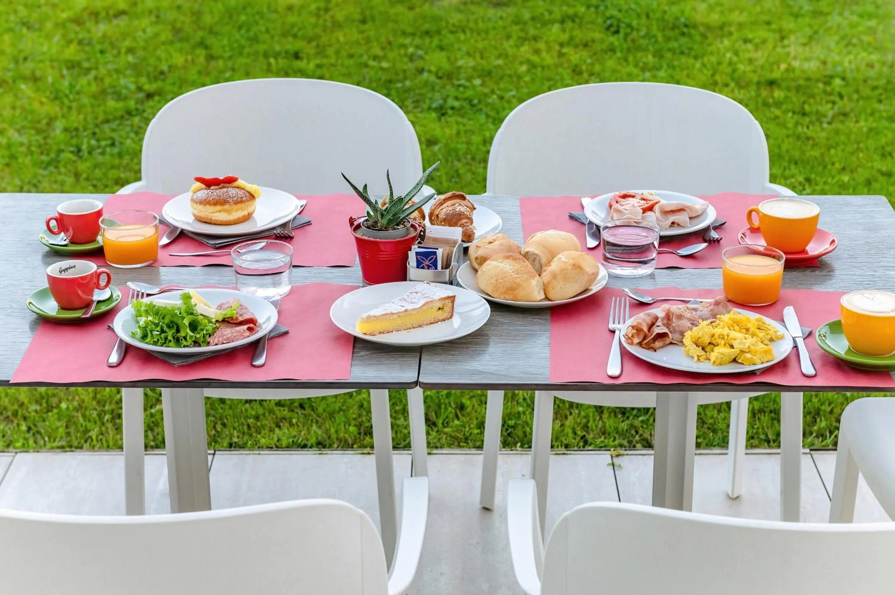 Garden in Domino Suite Hotel & Residence