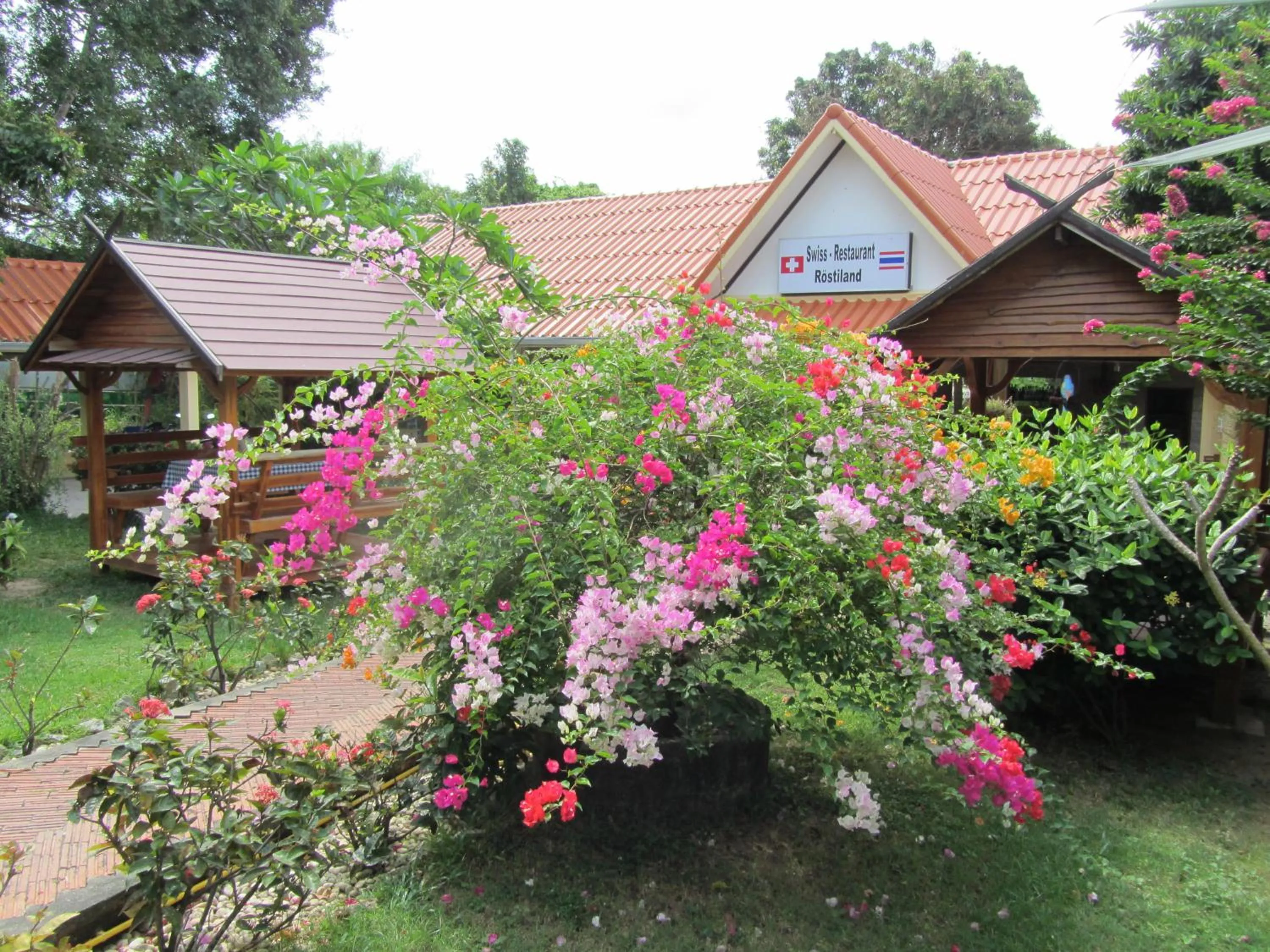 Garden in Flower Paradise Bungalows & Swiss Restaurant Roestiland