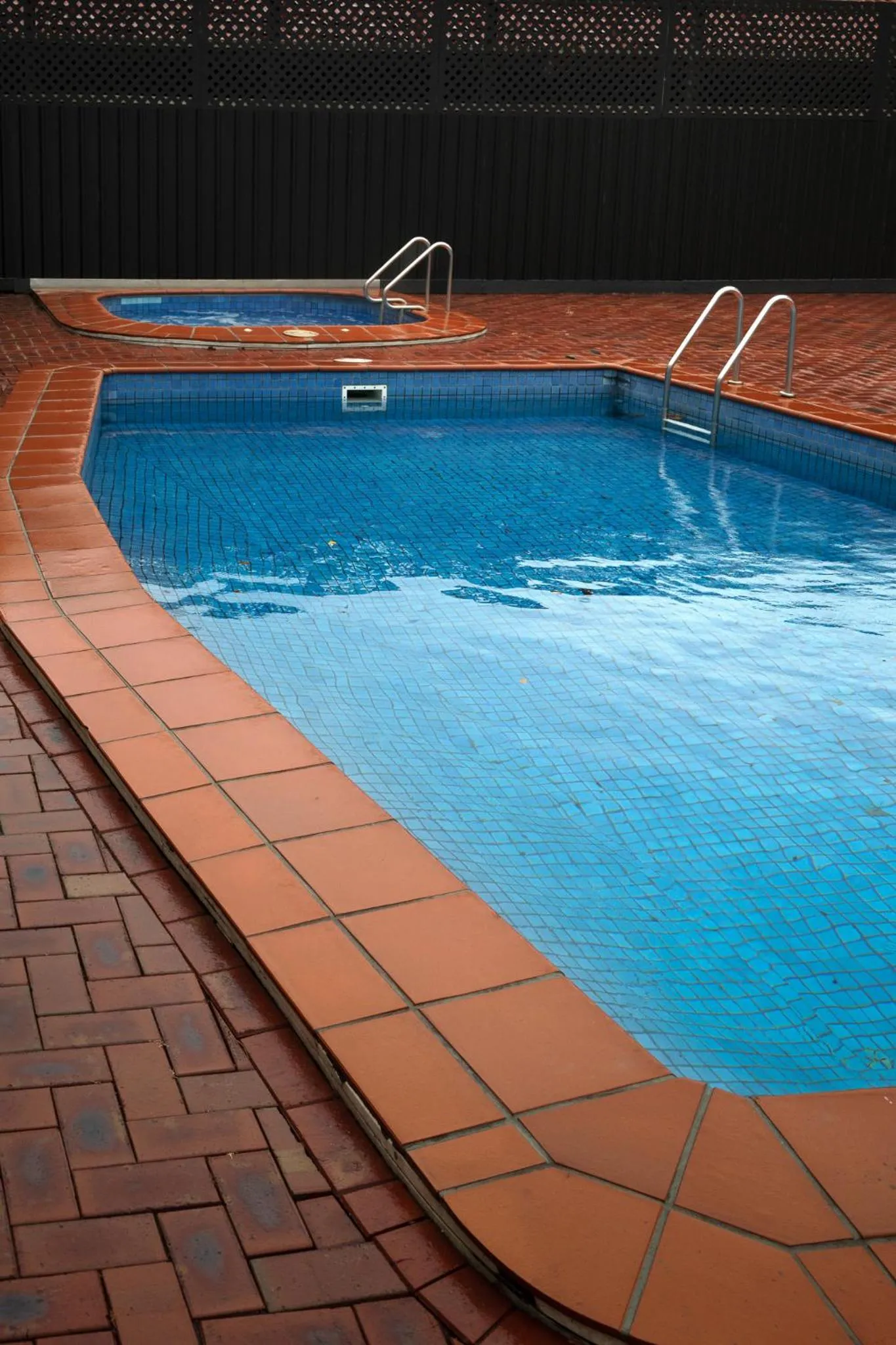 Swimming pool in Innova Motel Warrnambool