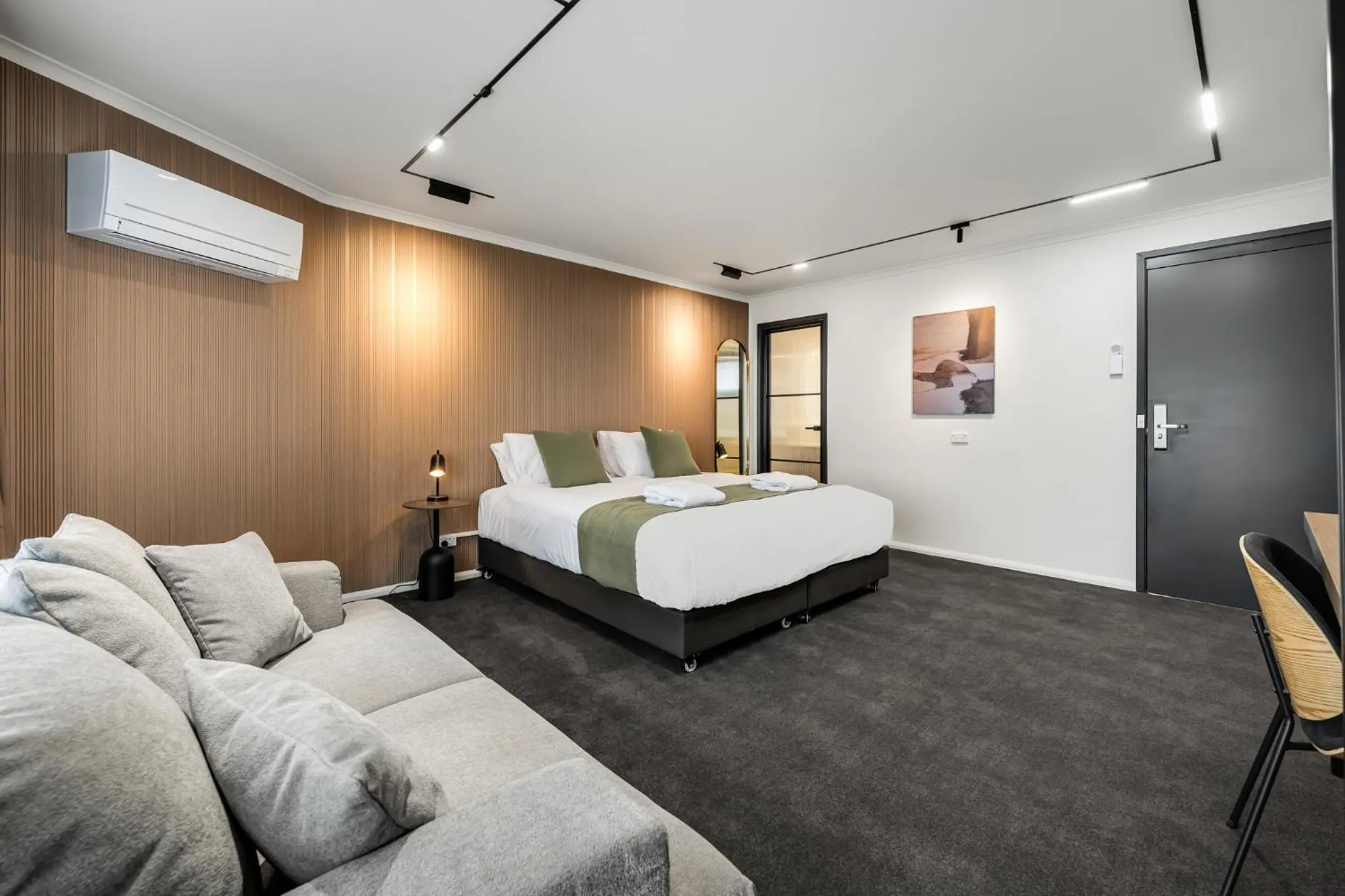 Photo of the whole room, Bed in Innova Motel Warrnambool