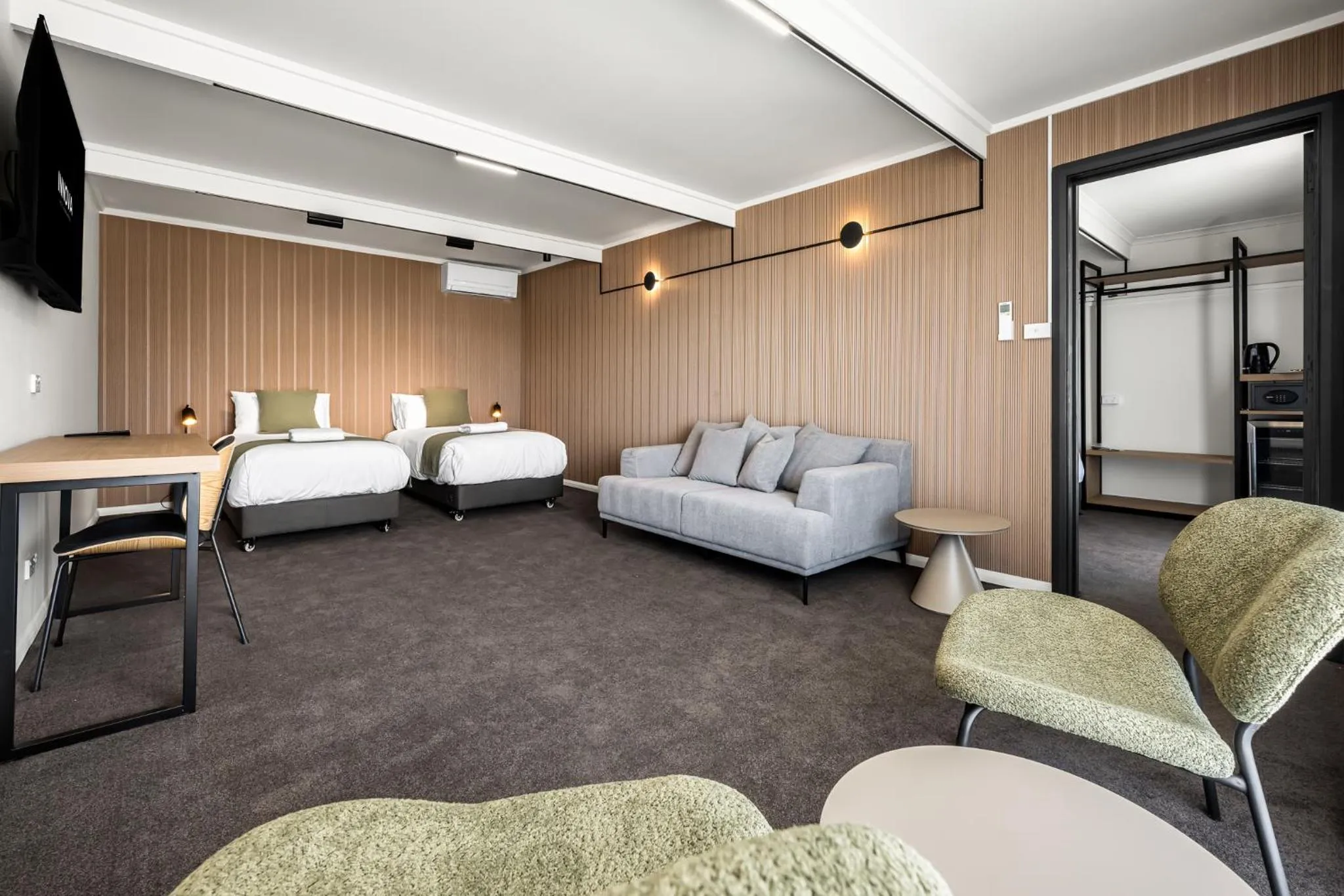 Photo of the whole room, Bed in Innova Motel Warrnambool