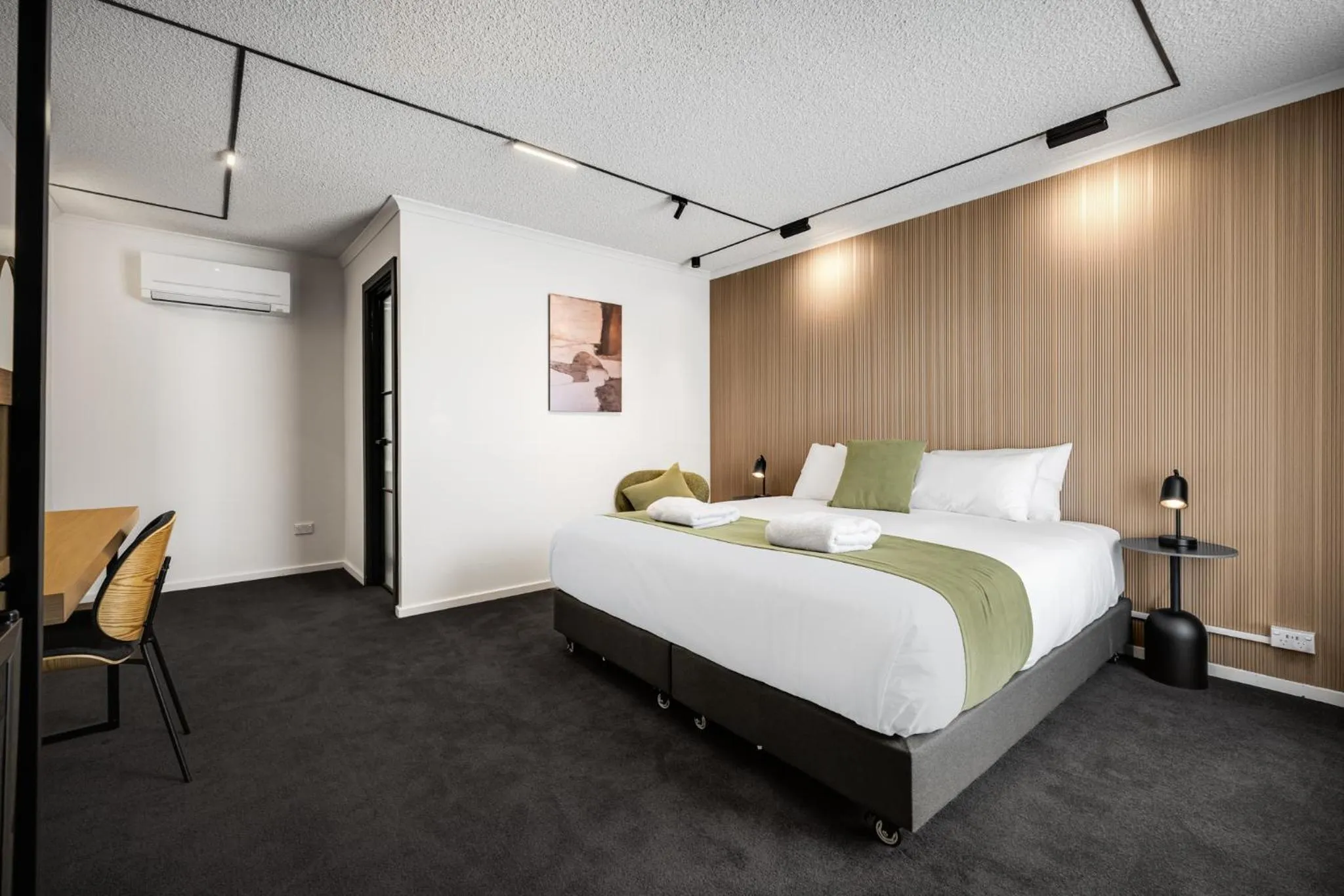 Photo of the whole room, Bed in Innova Motel Warrnambool