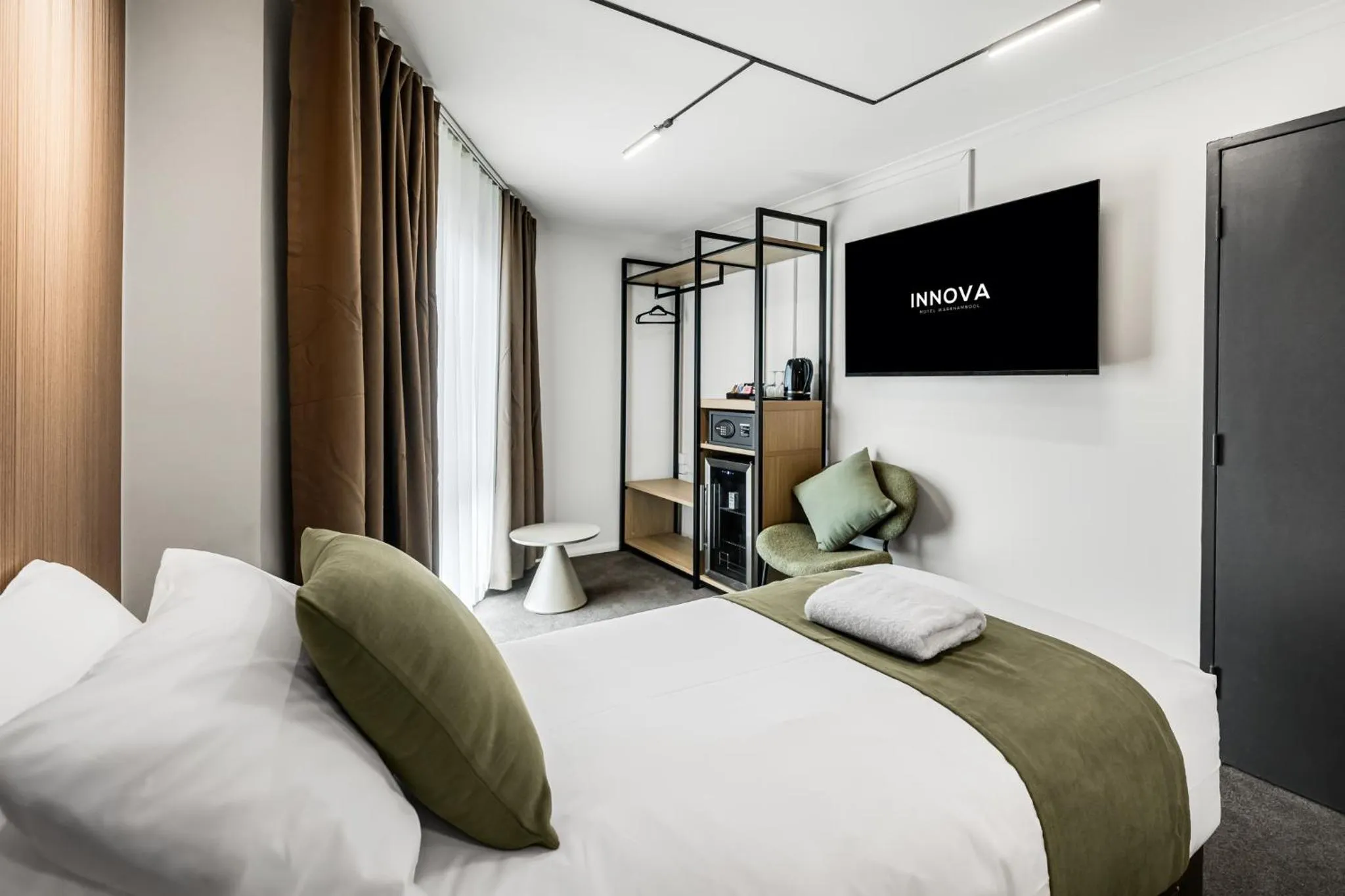 TV and multimedia, Bed in Innova Motel Warrnambool