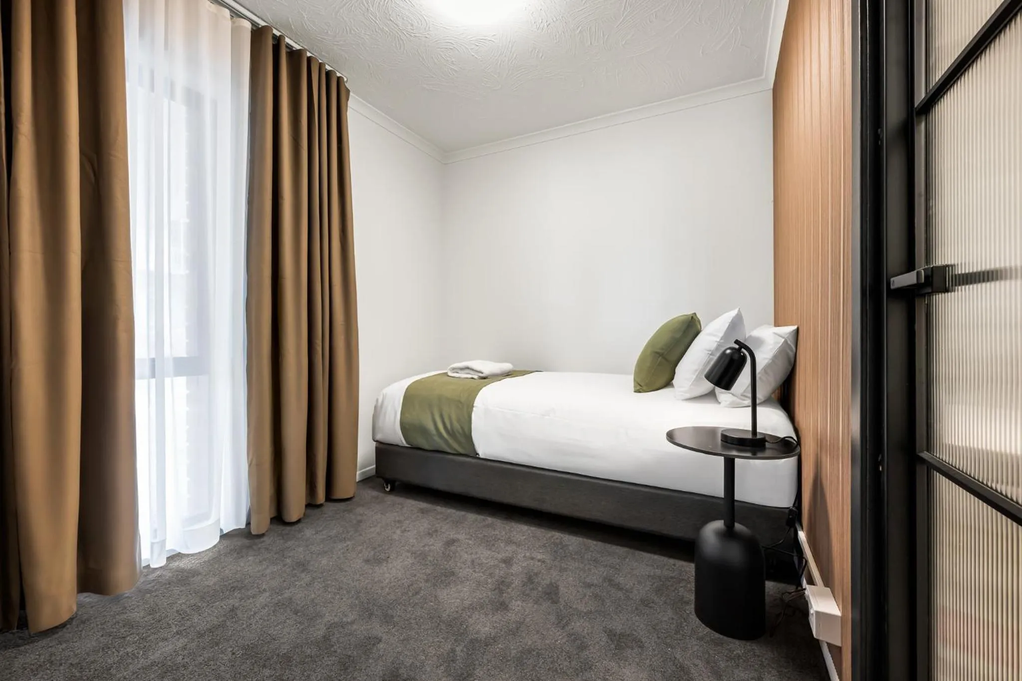 Bedroom, Bed in Innova Motel Warrnambool