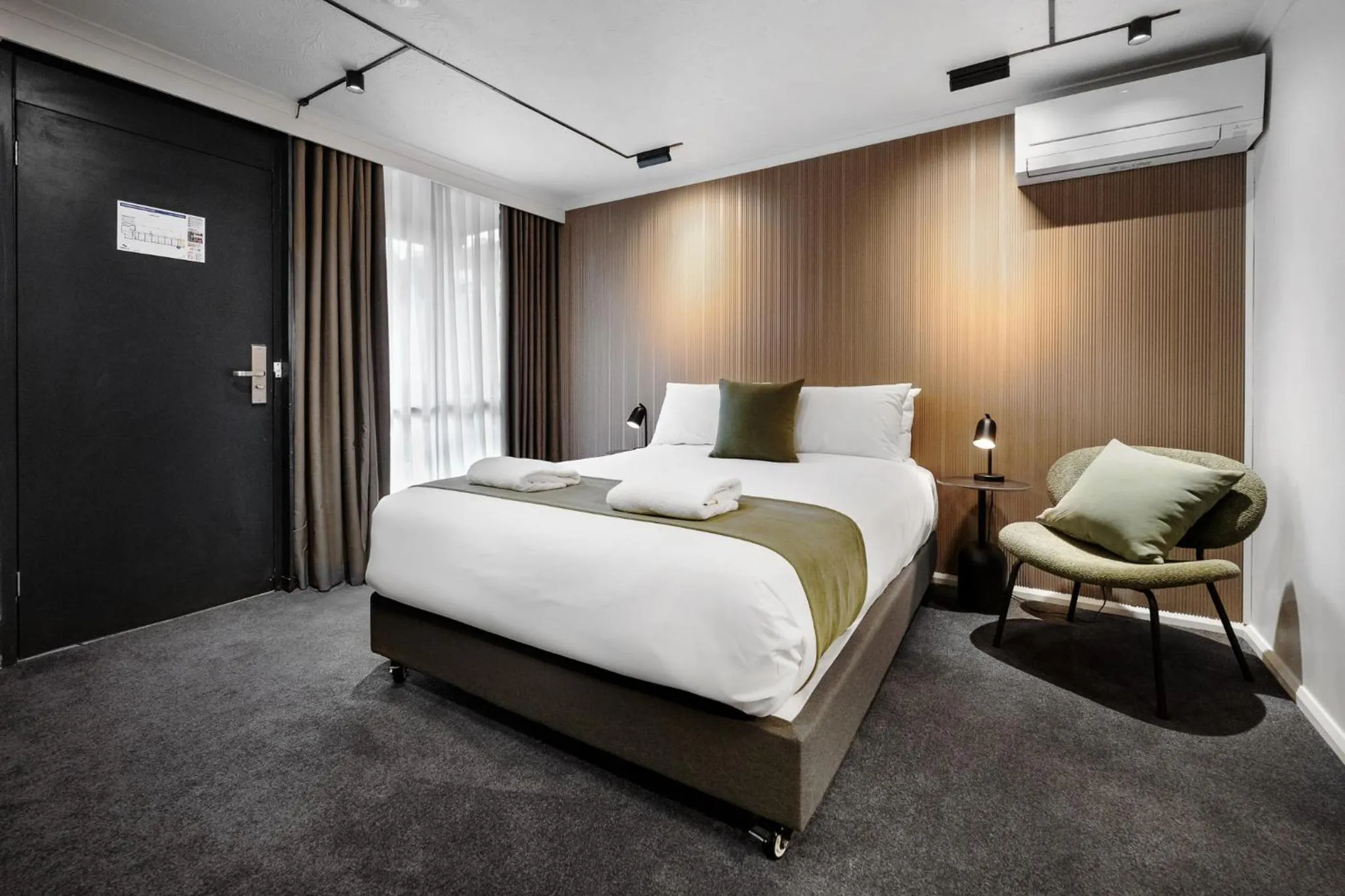 Bedroom, Bed in Innova Motel Warrnambool