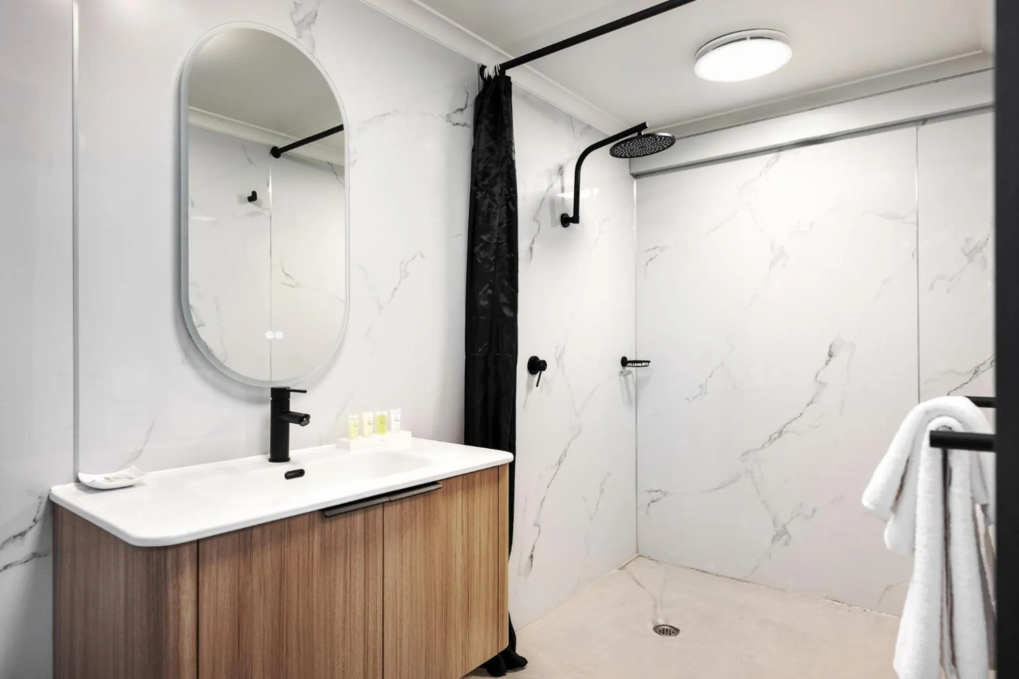 Bathroom in Innova Motel Warrnambool