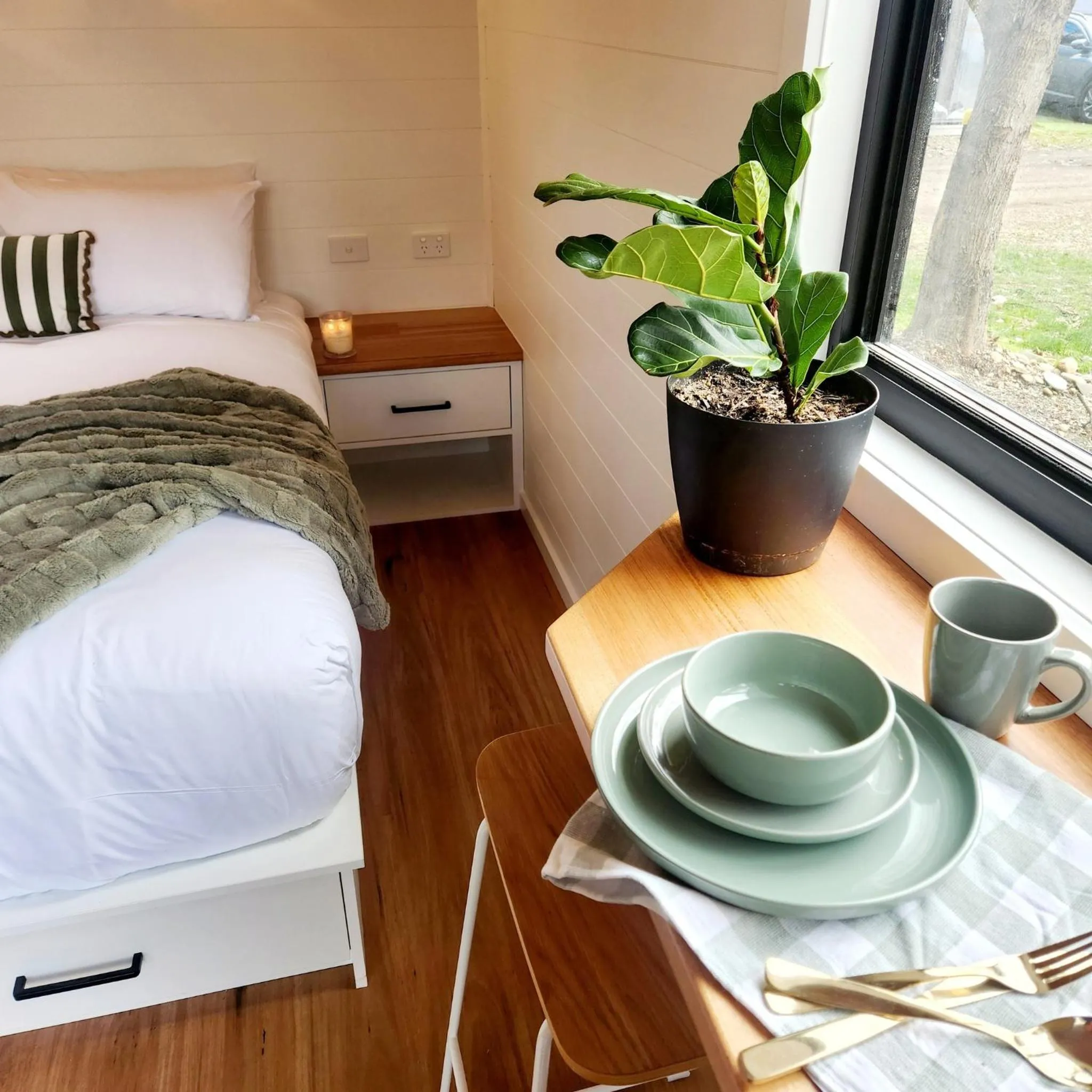 Seating area, Bed in Bright Accommodation Park