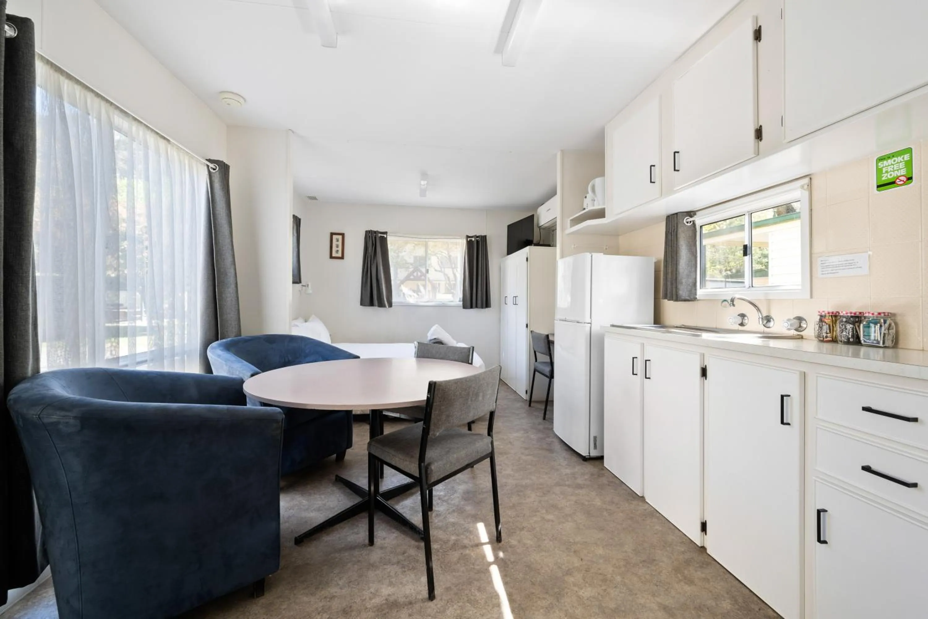Kitchen or kitchenette in Bright Accommodation Park