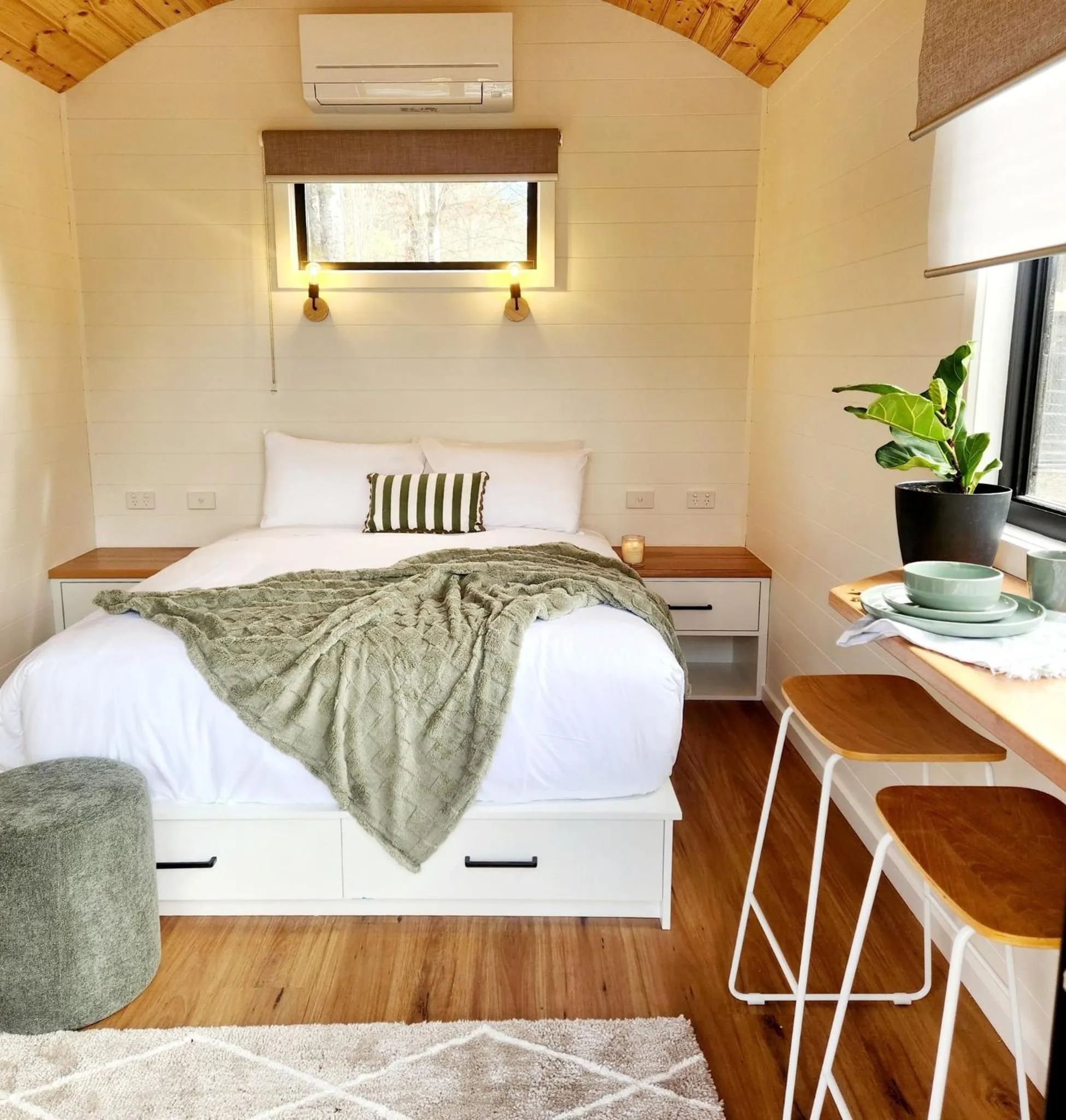 Bed in Bright Accommodation Park