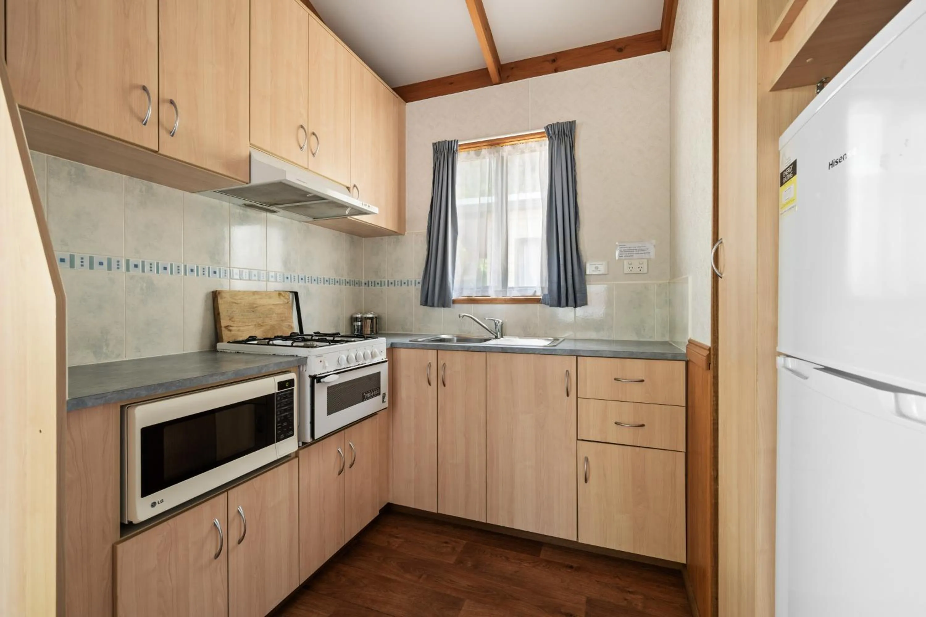 Kitchen or kitchenette in Bright Accommodation Park