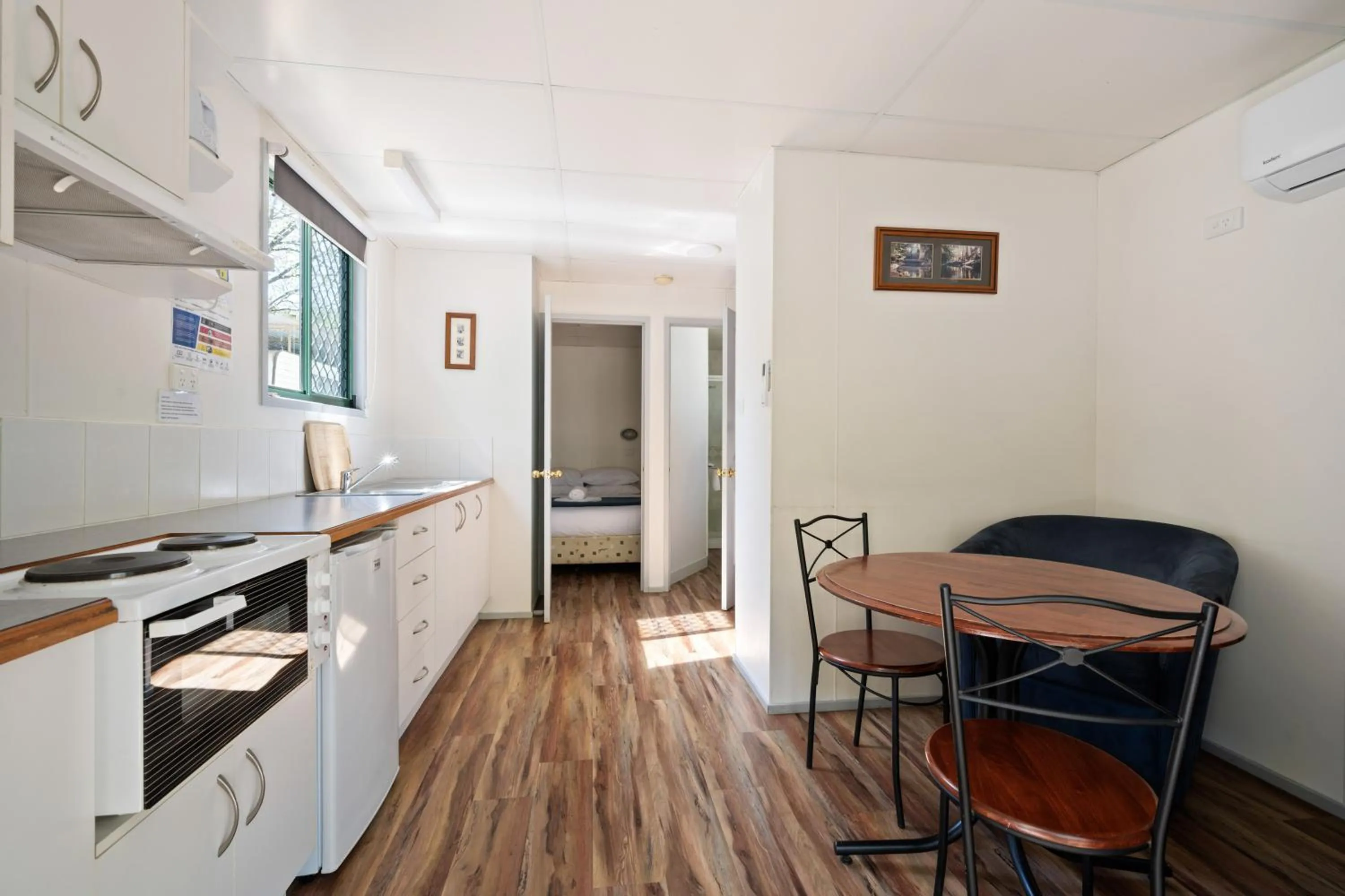 Kitchen or kitchenette in Bright Accommodation Park