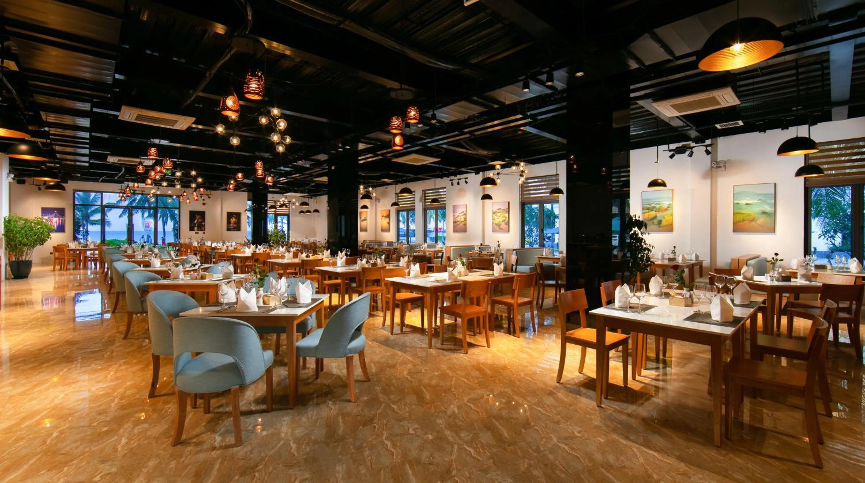 Restaurant/places to eat in Nesta Hotel Da Nang