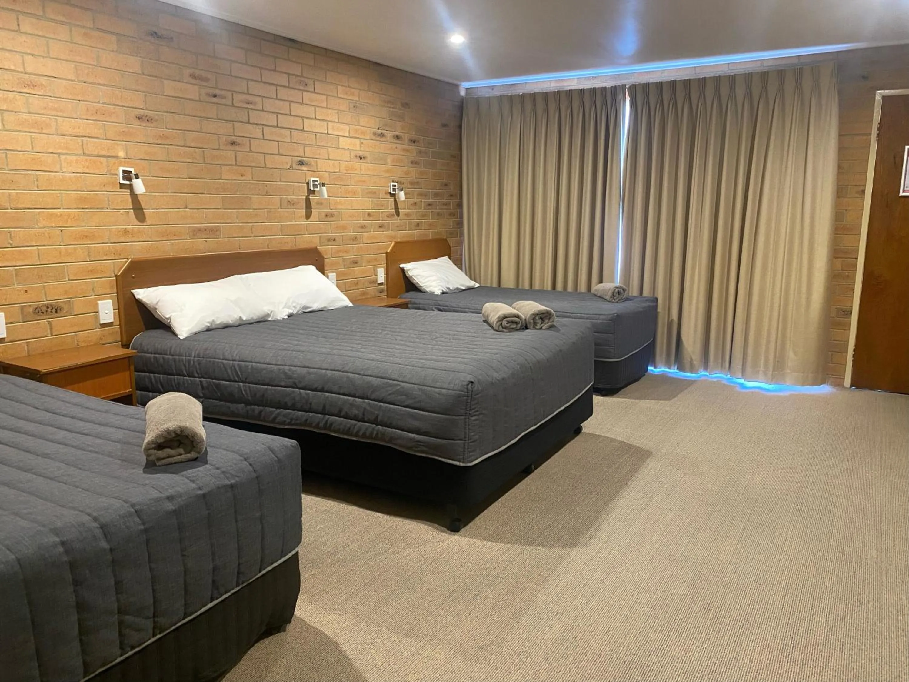 Bed in Quays Motel San Remo