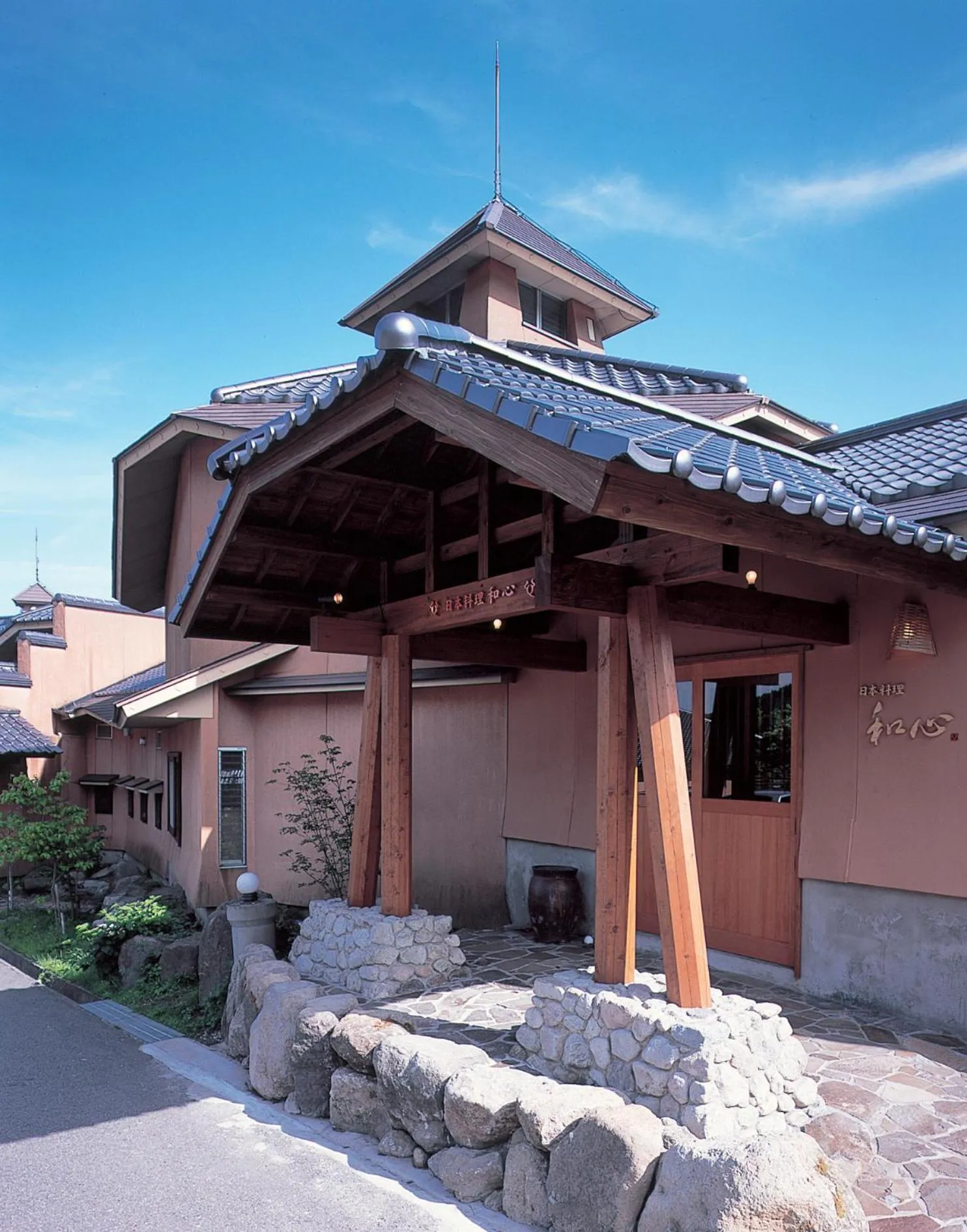 Restaurant/places to eat in Resonate Club Kuju