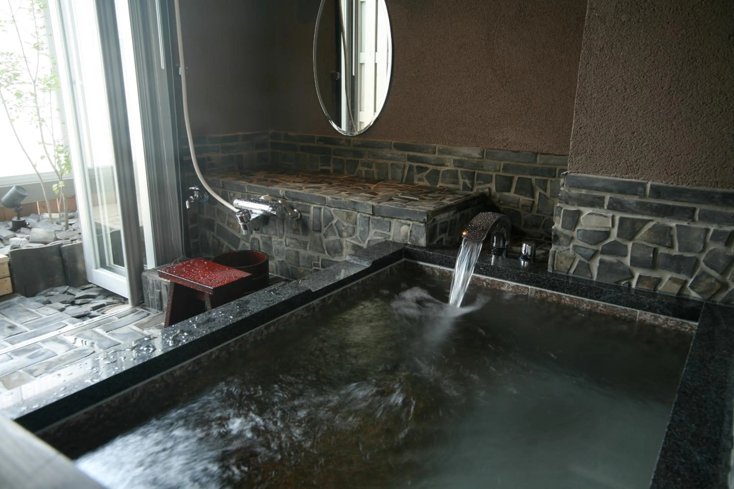 Tabinoyado Ushionoakari Geiboso