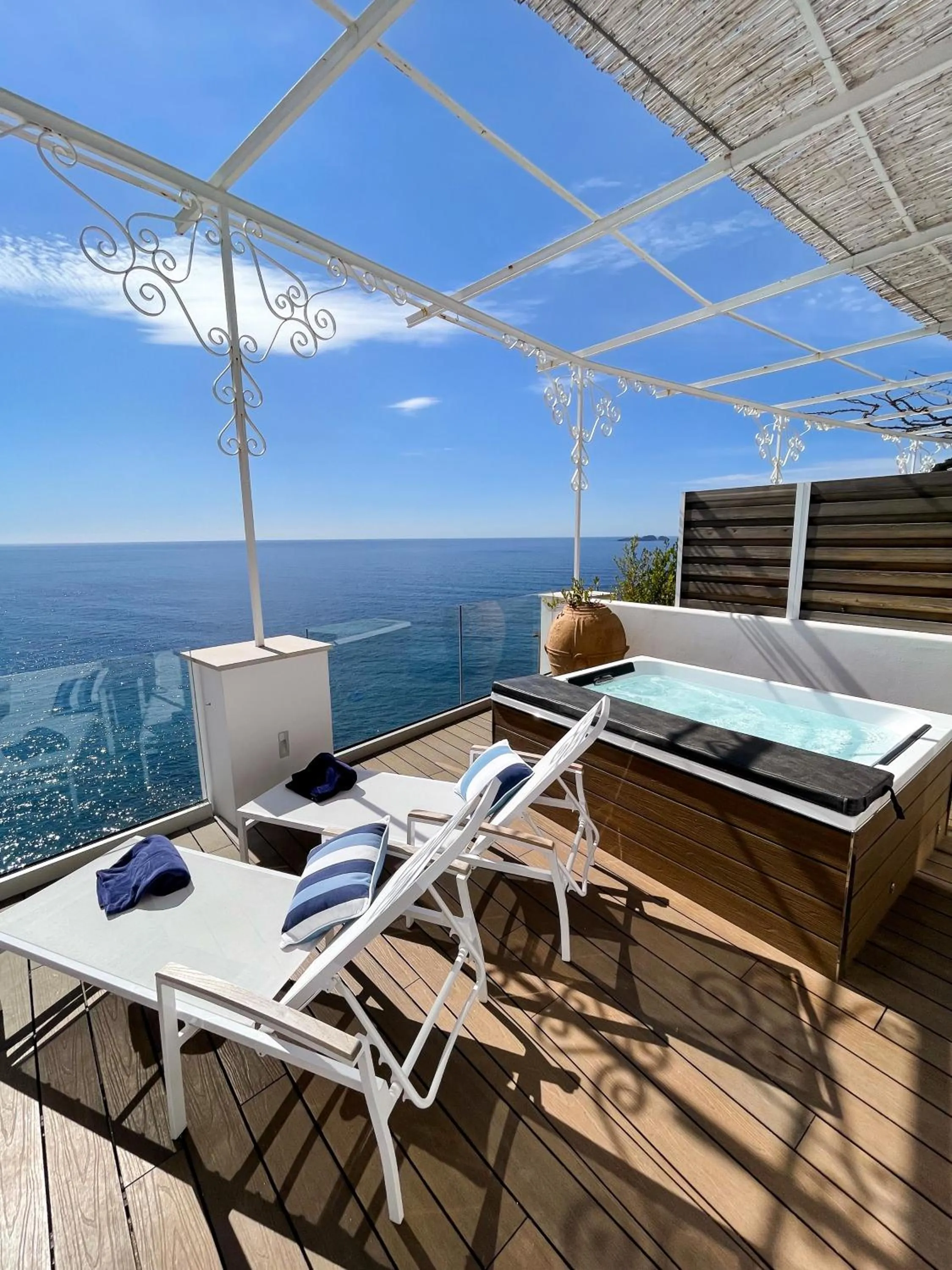 Hot Tub in Hotel Montemare