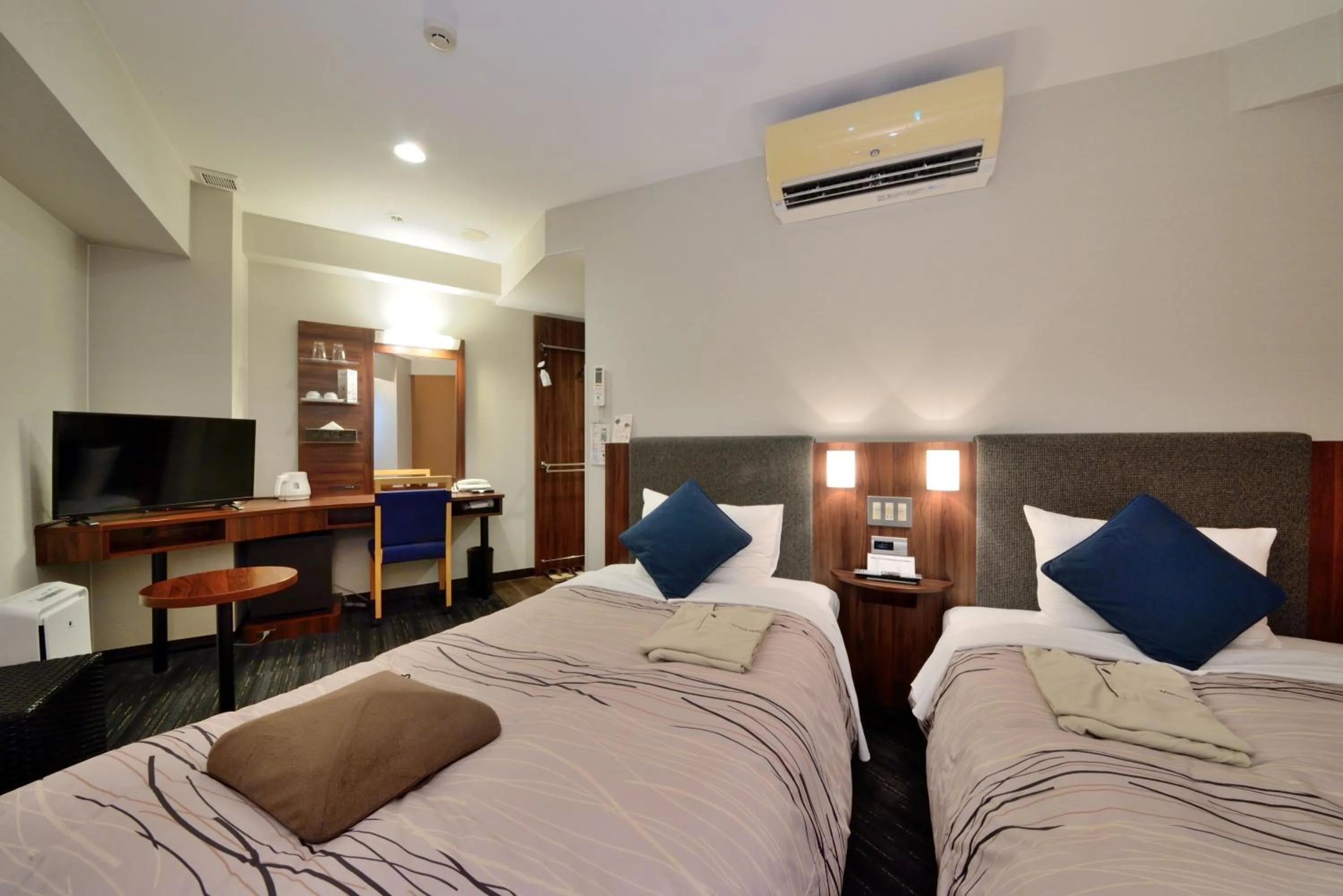 Photo of the whole room, Bed in Tsuruga Manten Hotel Ekimae