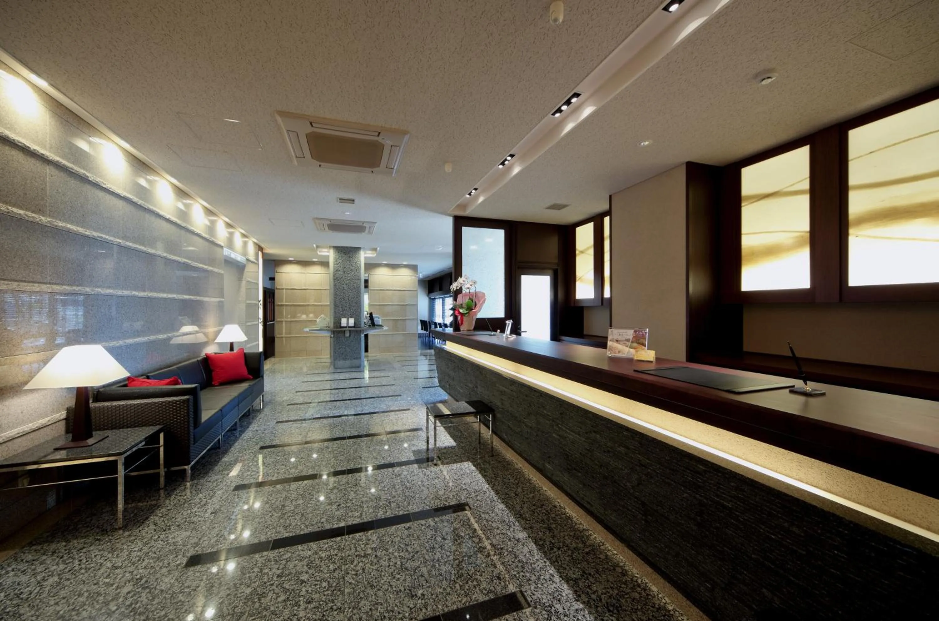 Lobby or reception in Tsuruga Manten Hotel Ekimae