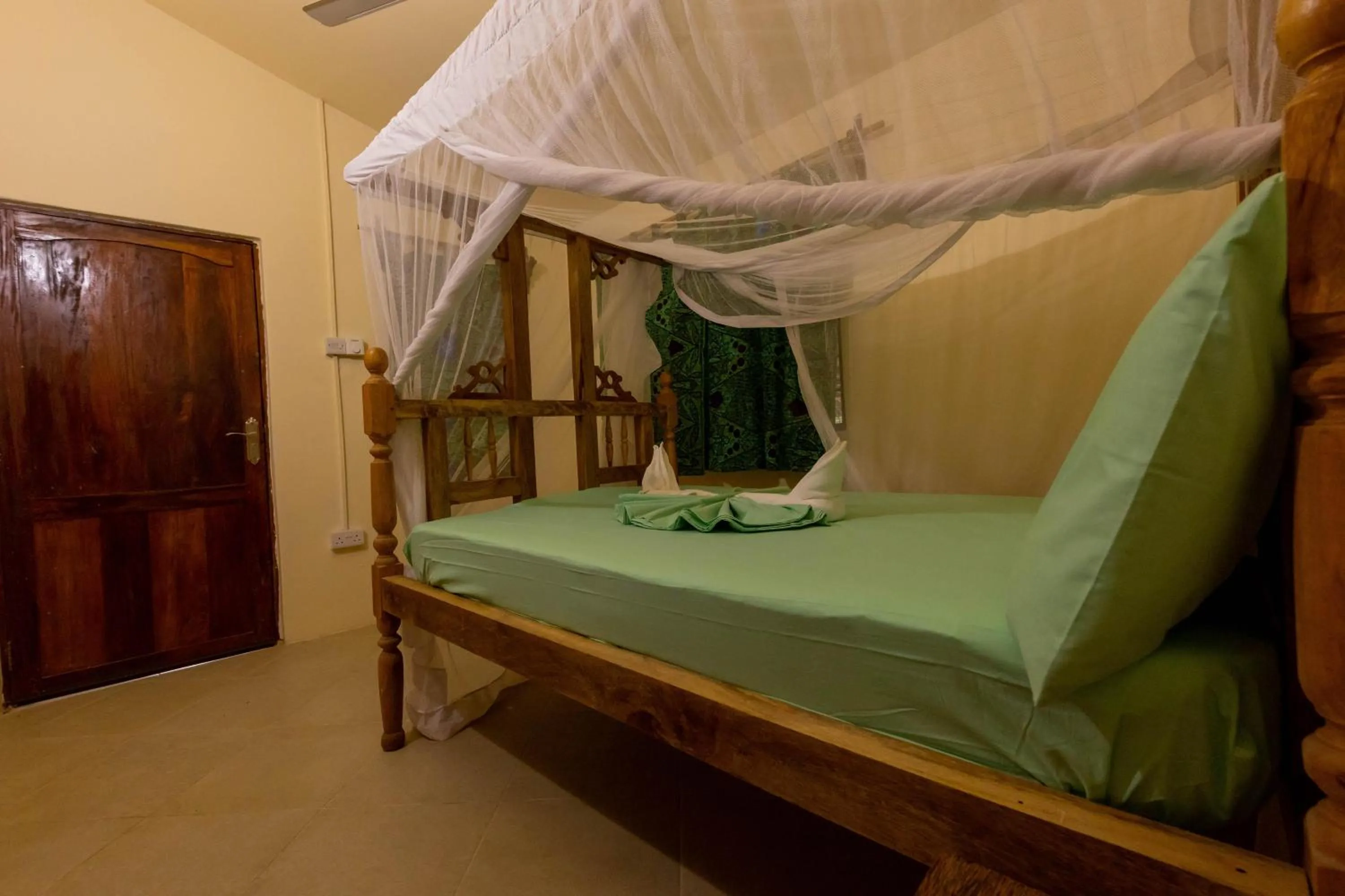 Shower, Bed in Eden Paradise