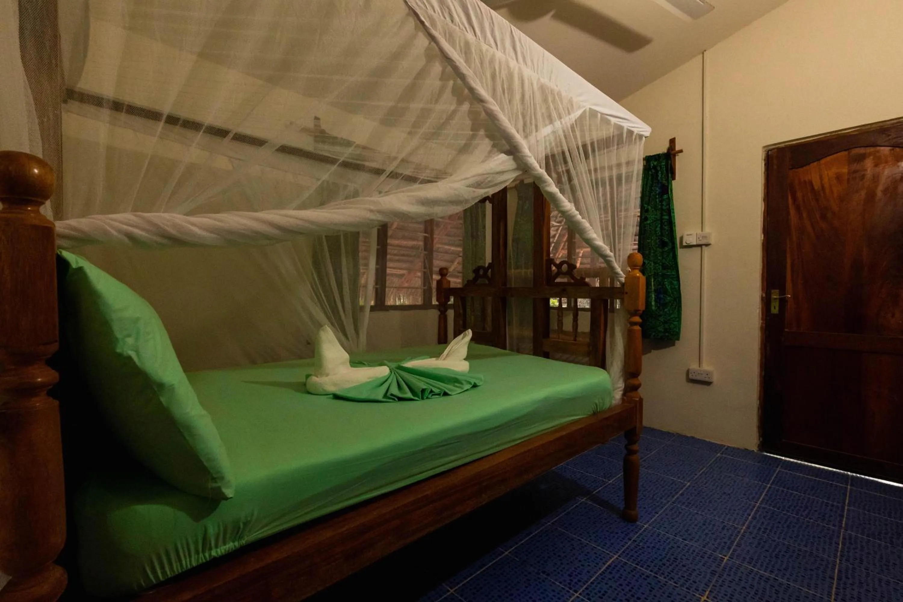 Shower, Bed in Eden Paradise